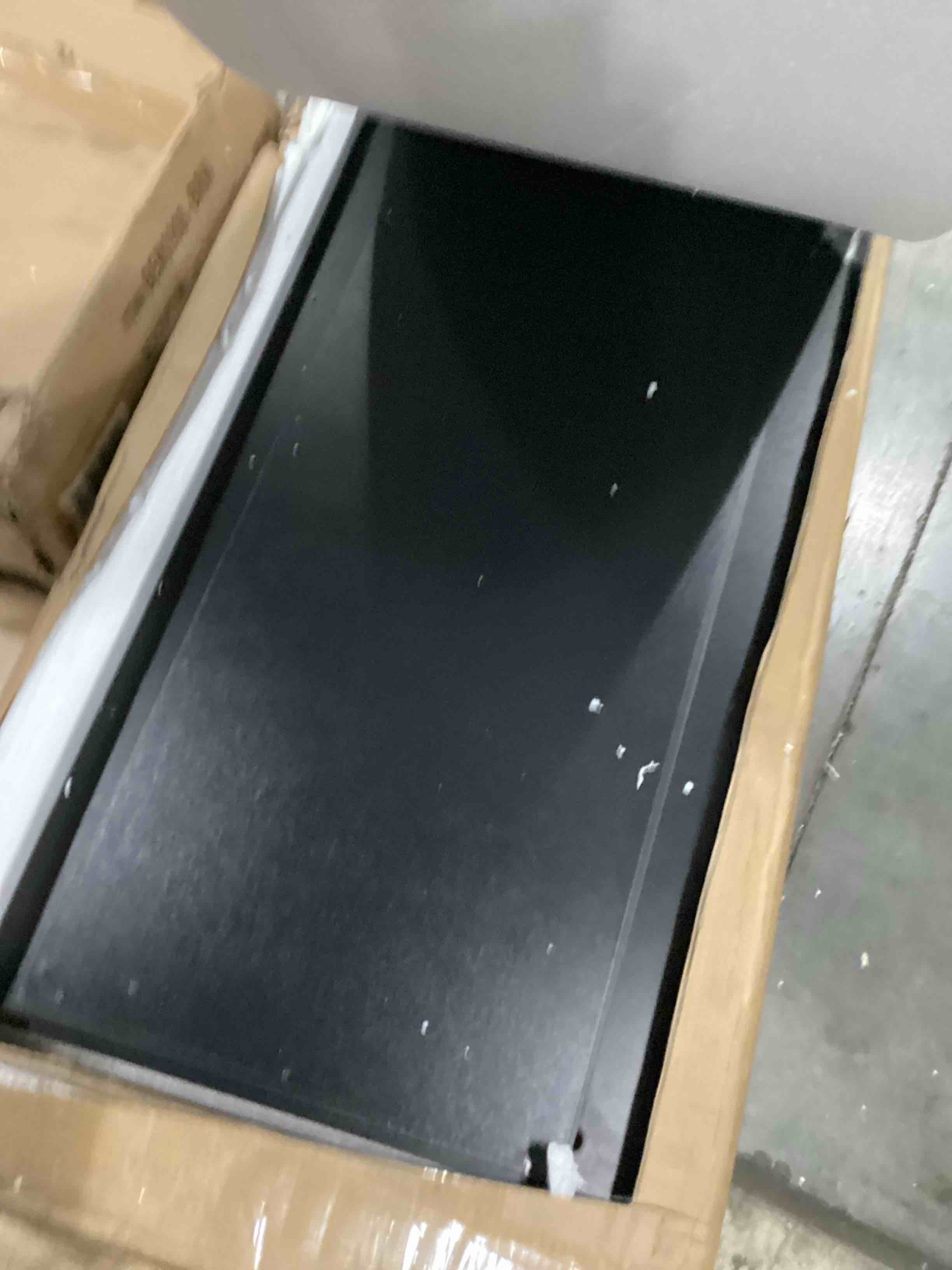 https://s3.amazonaws.com/lotting-images-prod/bidfta/RED6688271_1733403906240.jpeg