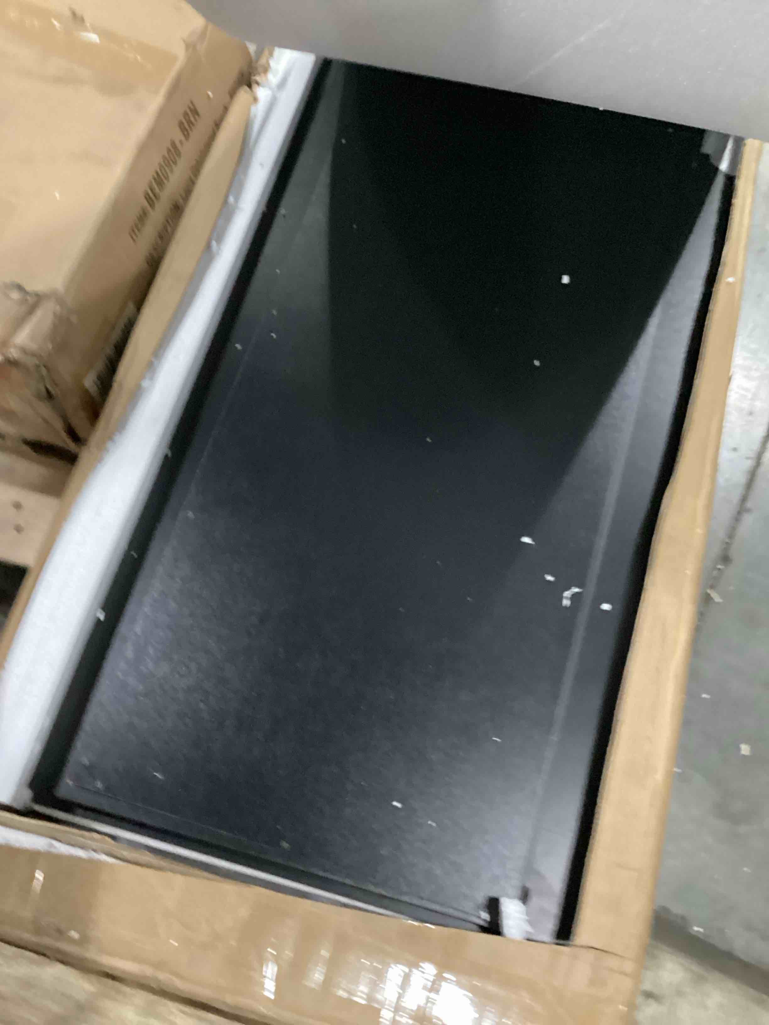 https://s3.amazonaws.com/lotting-images-prod/bidfta/RED6688271_1733403907226.jpeg