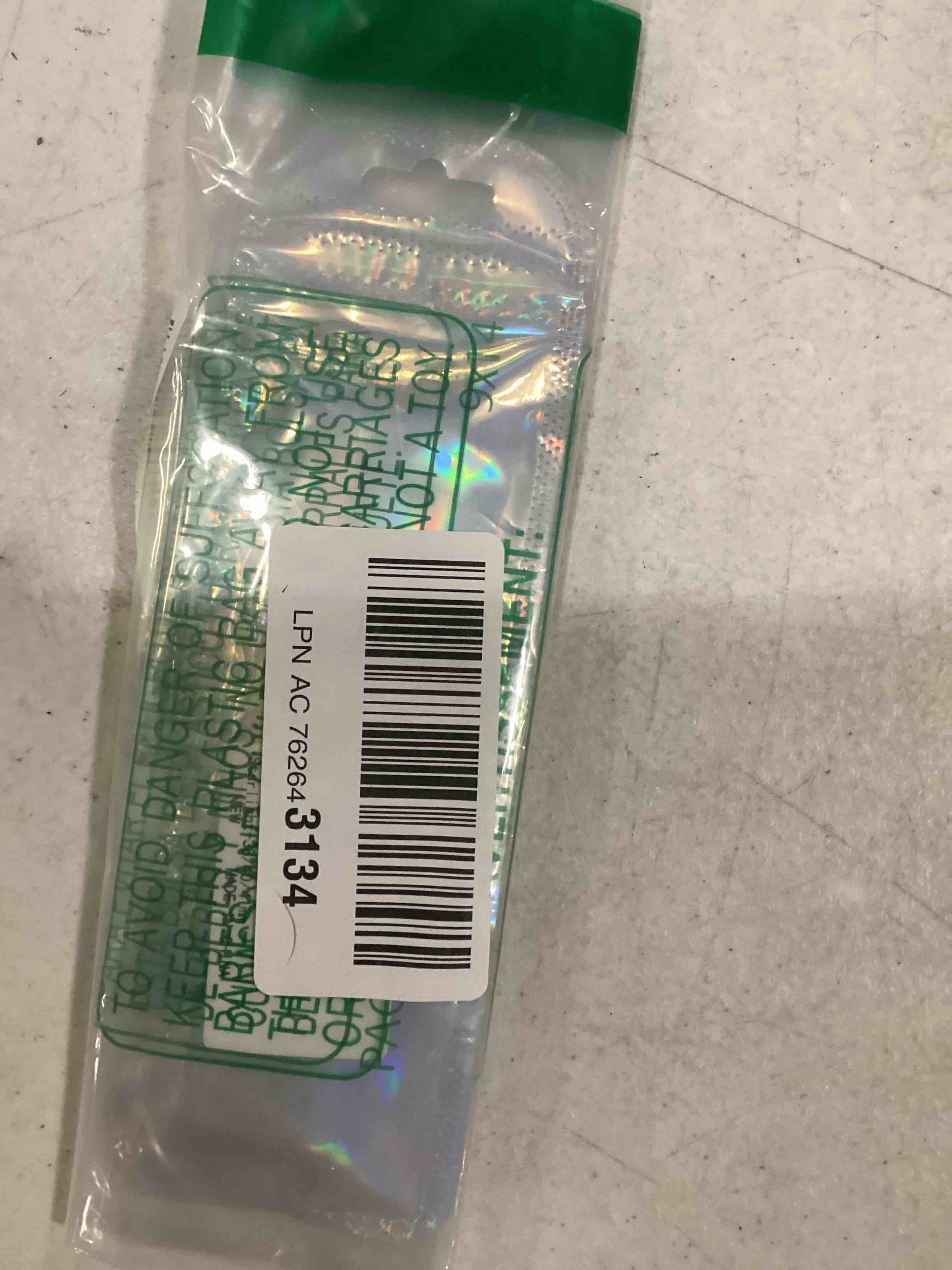 https://s3.amazonaws.com/lotting-images-prod/bidfta/RED6688431_1733499712585.jpeg