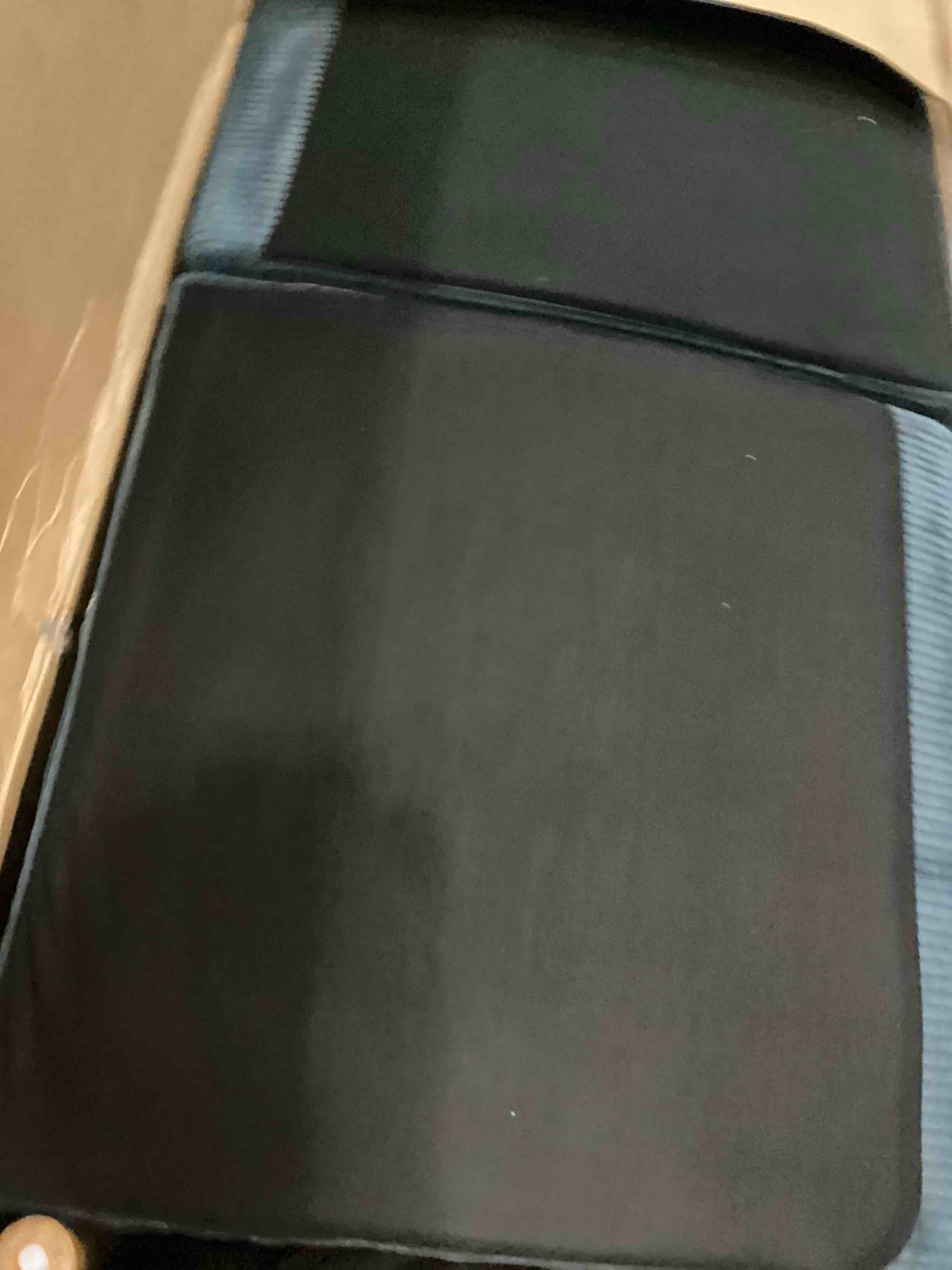 https://s3.amazonaws.com/lotting-images-prod/bidfta/RED6688563_1733769171035.jpeg