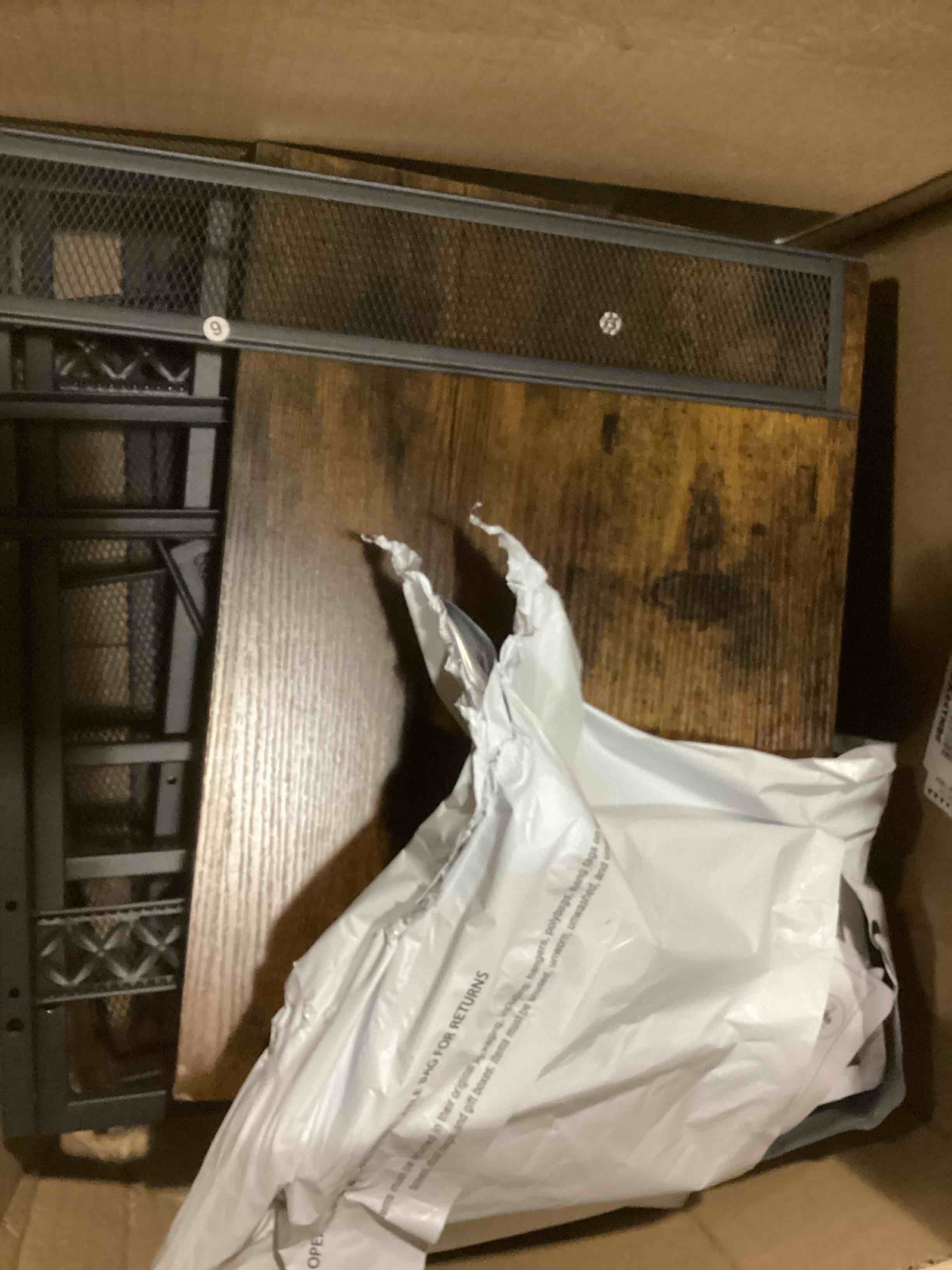 https://s3.amazonaws.com/lotting-images-prod/bidfta/RED6689163_1733939608420.jpeg
