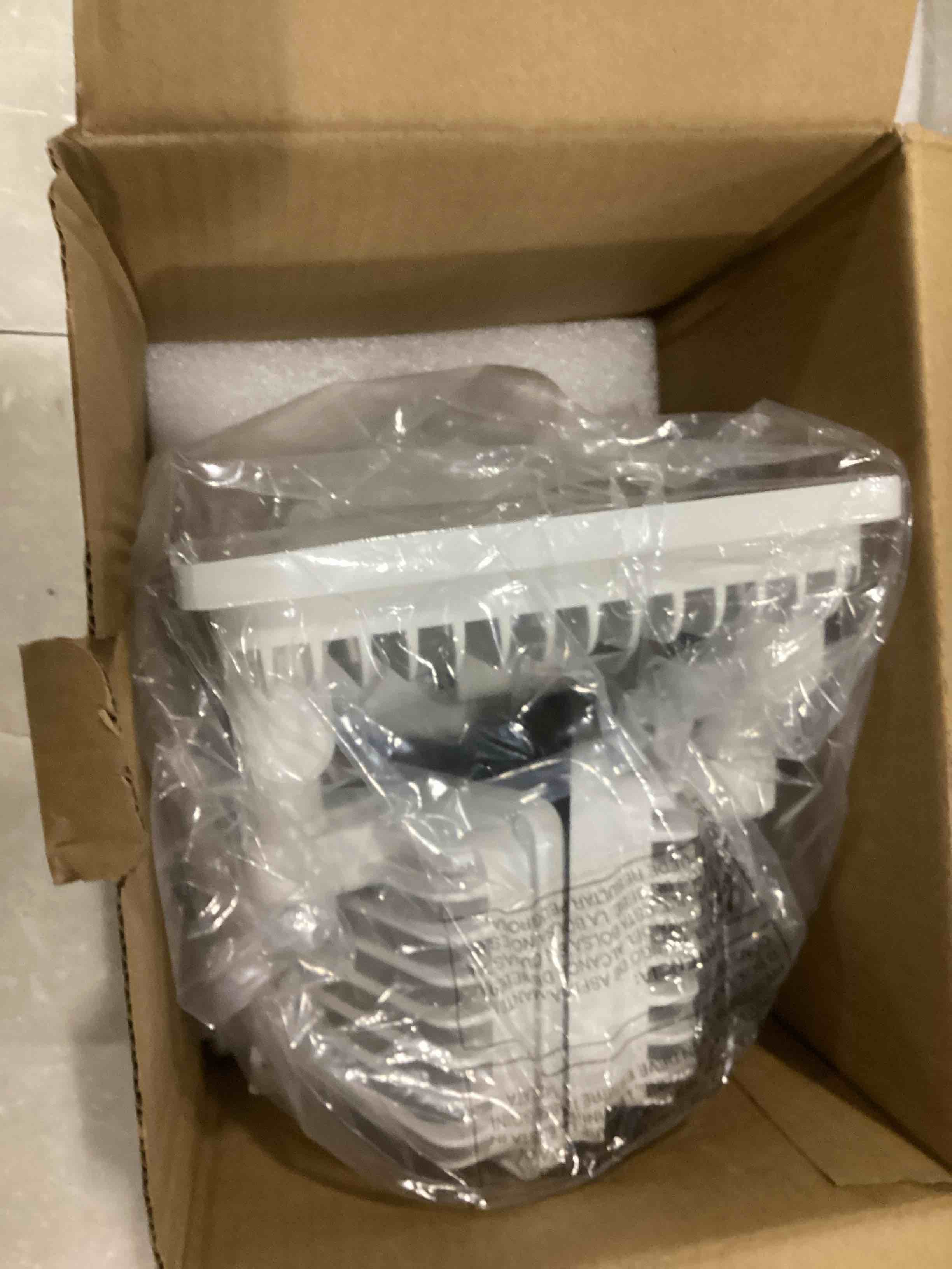 https://s3.amazonaws.com/lotting-images-prod/bidfta/RED6689311_1734018443696.jpeg