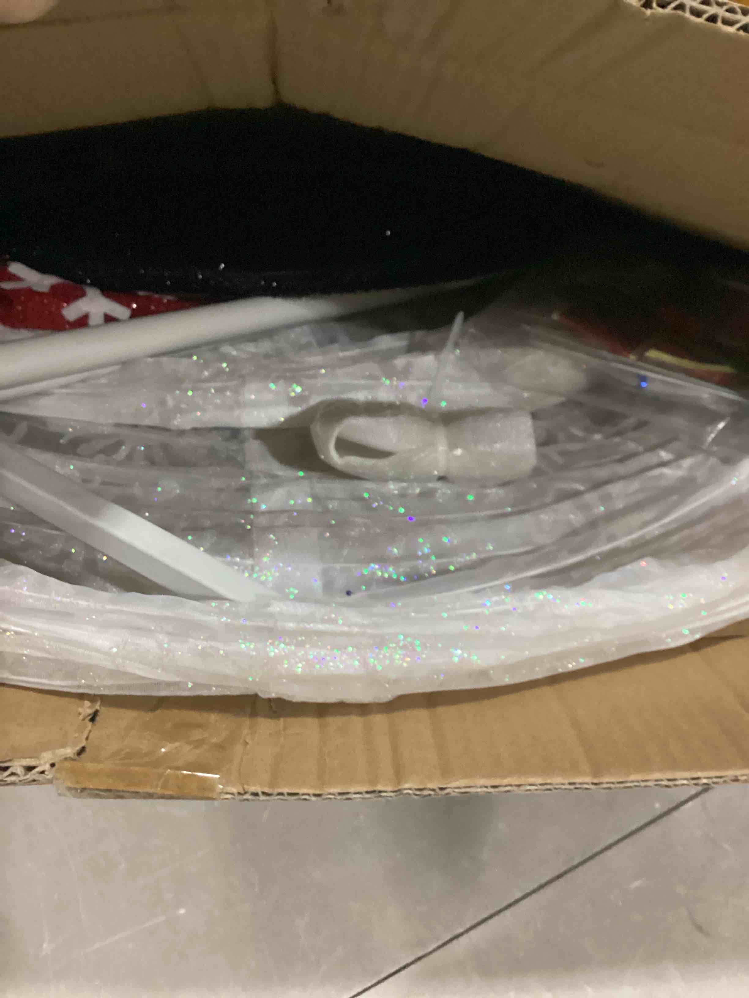 https://s3.amazonaws.com/lotting-images-prod/bidfta/RED6690084_1734956383484.jpeg