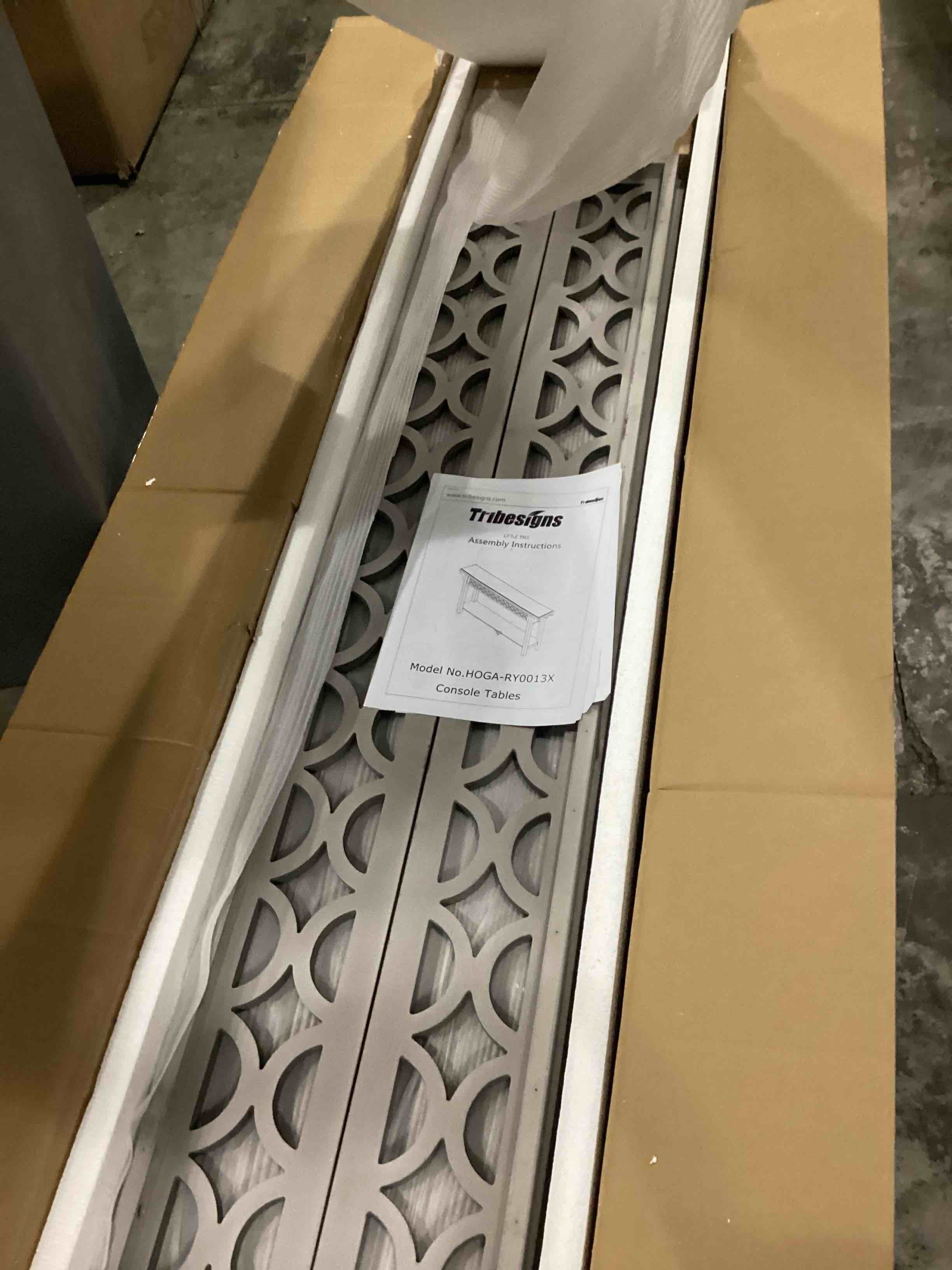 https://s3.amazonaws.com/lotting-images-prod/bidfta/RED6690120_1734976514670.jpeg