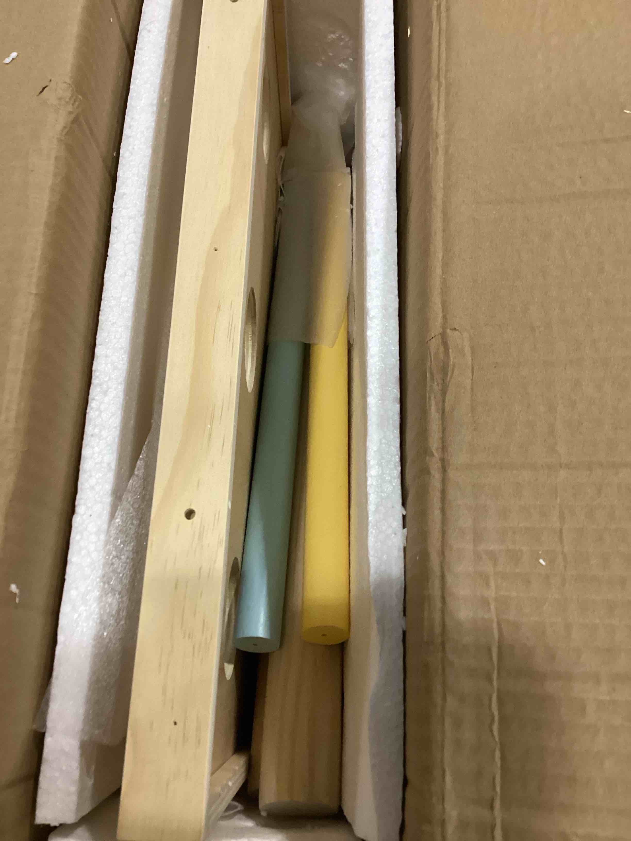 https://s3.amazonaws.com/lotting-images-prod/bidfta/RED6690374_1735580949648.jpeg