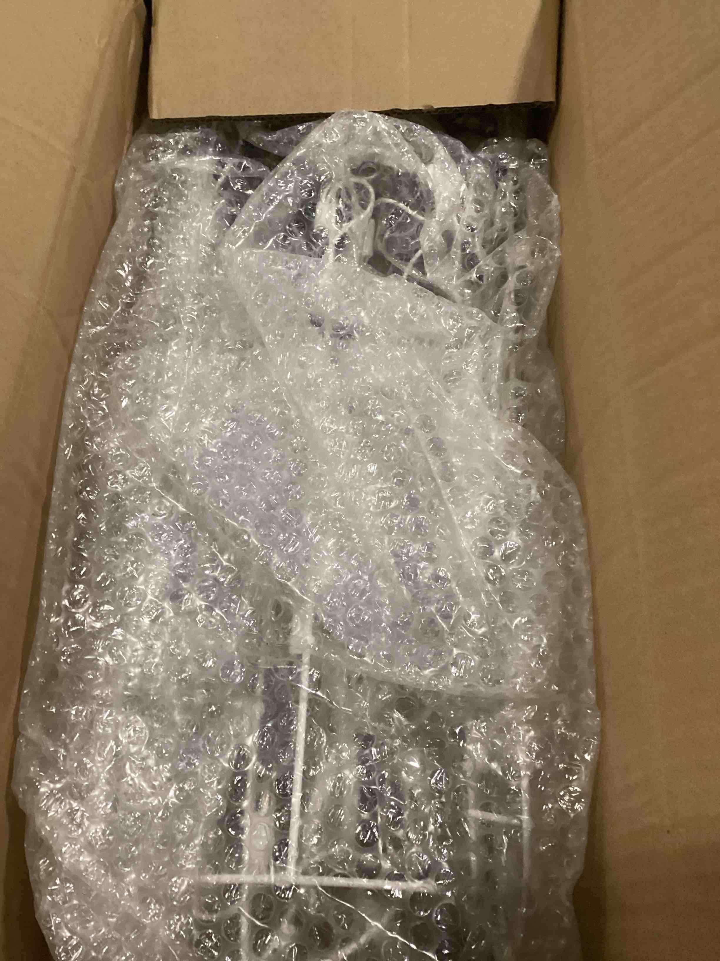 https://s3.amazonaws.com/lotting-images-prod/bidfta/RED6690481_1734095894401.jpeg