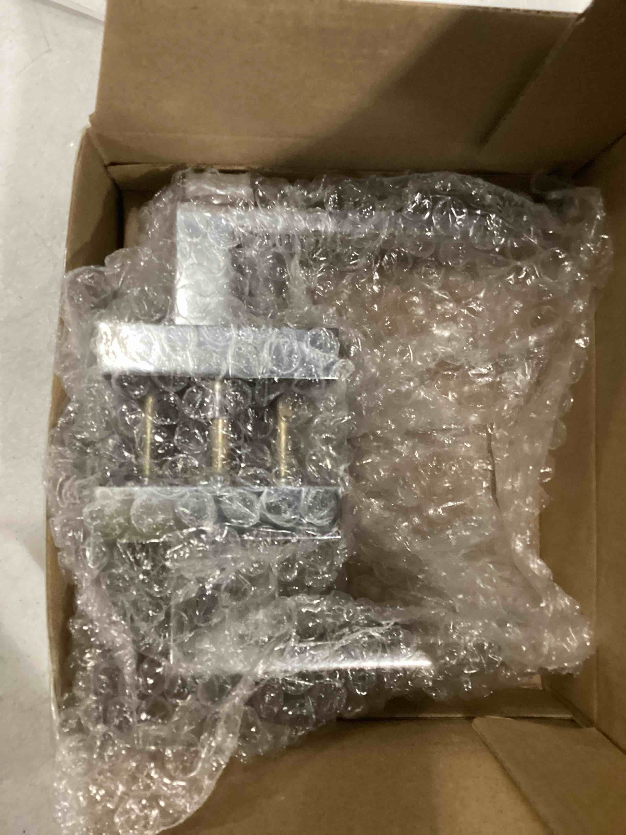 https://s3.amazonaws.com/lotting-images-prod/bidfta/RED6690561_1734120391225.jpeg