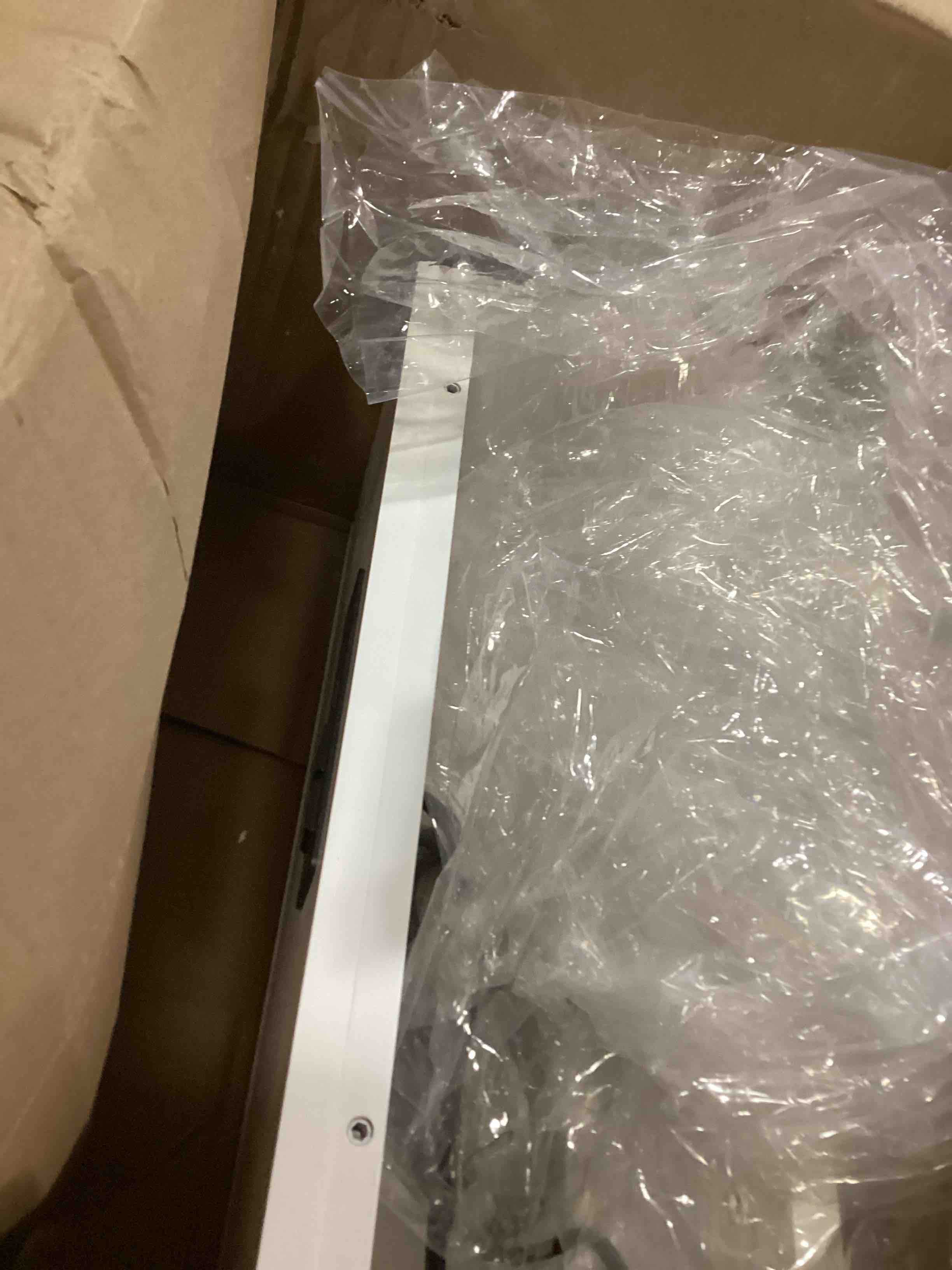 https://s3.amazonaws.com/lotting-images-prod/bidfta/RED6691082_1734977175318.jpeg