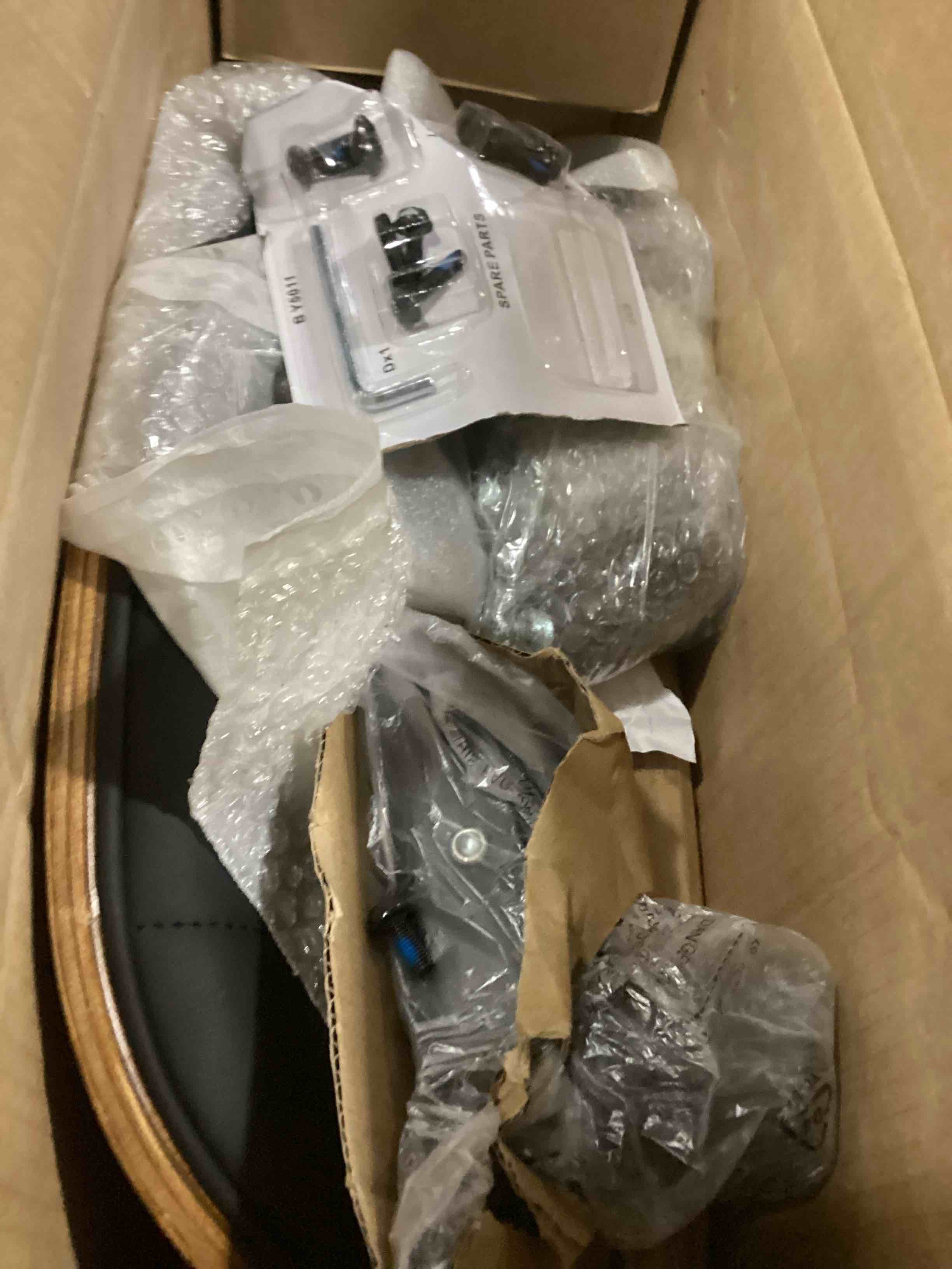 https://s3.amazonaws.com/lotting-images-prod/bidfta/RED6691083_1734977507307.jpeg