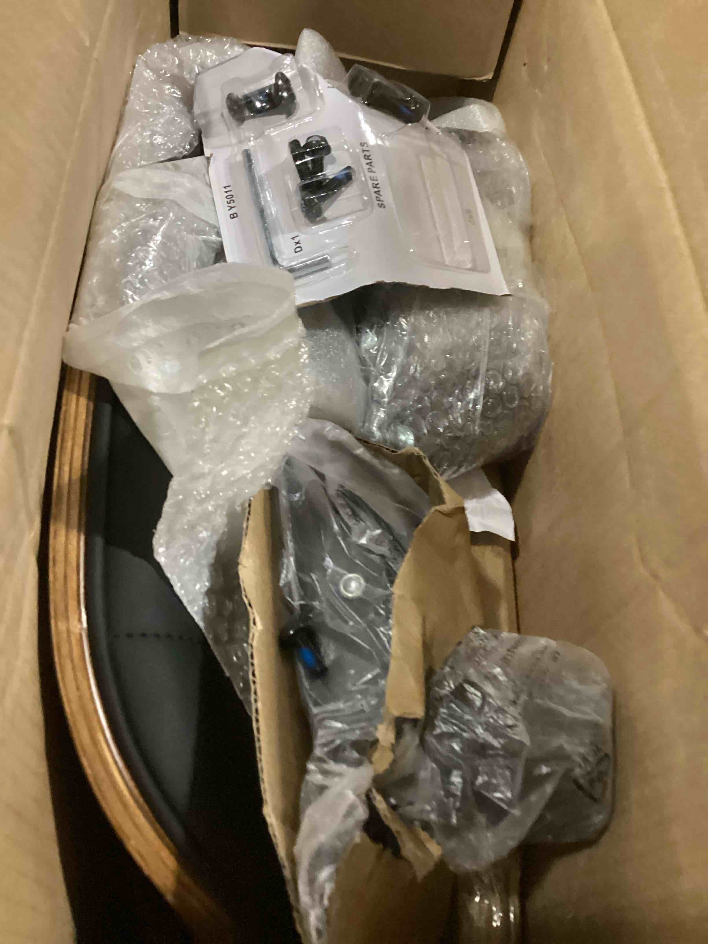 https://s3.amazonaws.com/lotting-images-prod/bidfta/RED6691083_1734977508928.jpeg