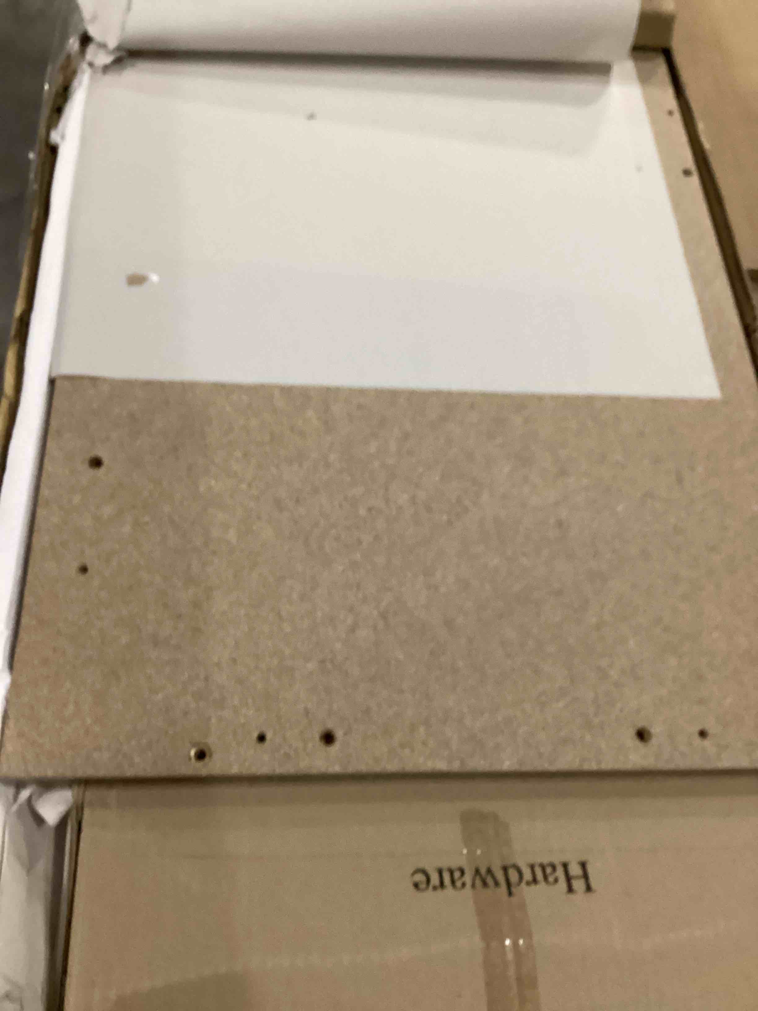 https://s3.amazonaws.com/lotting-images-prod/bidfta/RED6691239_1735302579282.jpeg