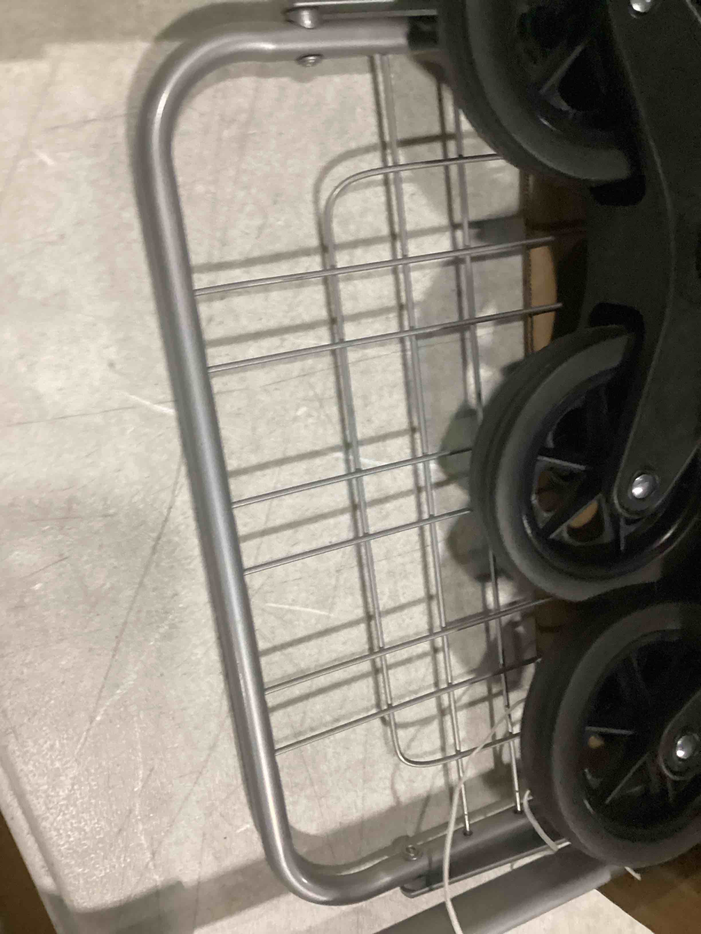 https://s3.amazonaws.com/lotting-images-prod/bidfta/RED6691408_1735927119334.jpeg