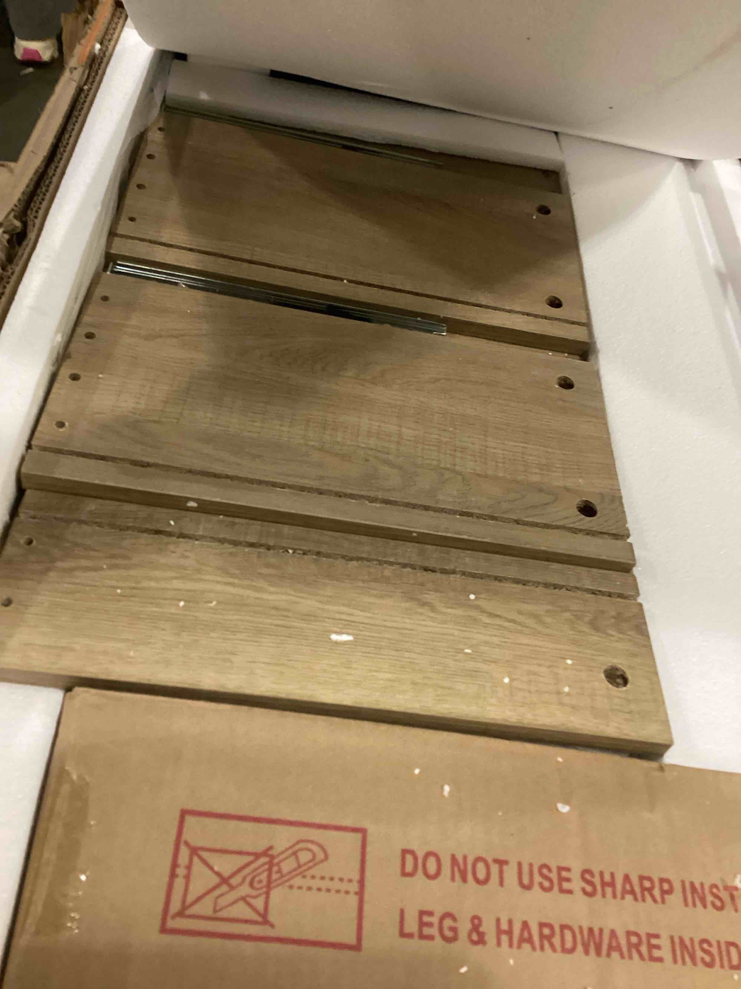https://s3.amazonaws.com/lotting-images-prod/bidfta/RED6691483_1736278252113.jpeg