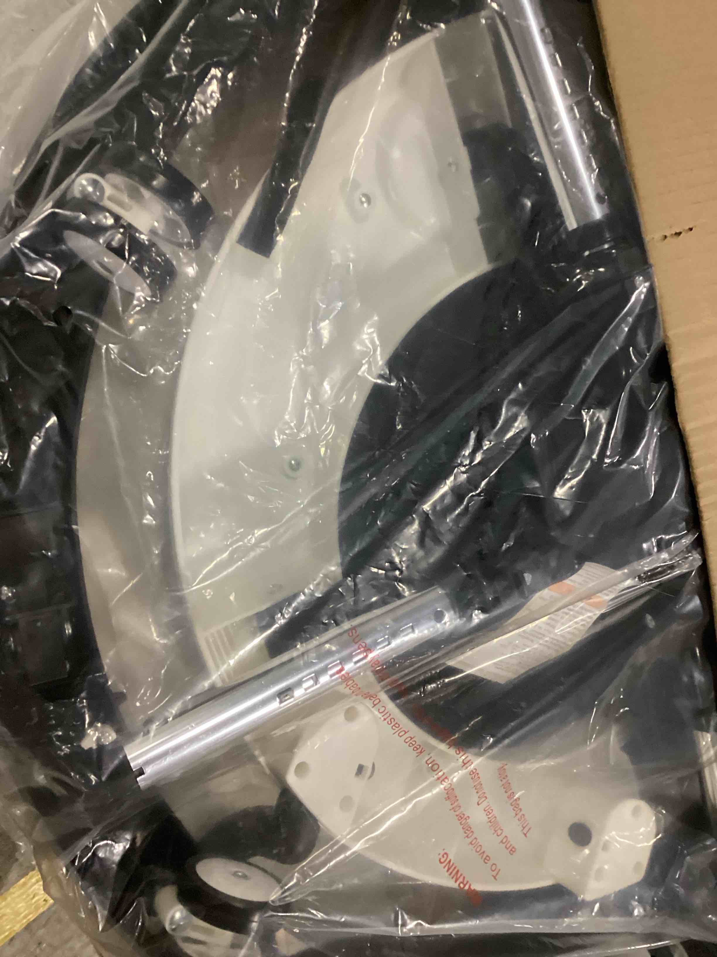 https://s3.amazonaws.com/lotting-images-prod/bidfta/RED6691938_1736884251277.jpeg