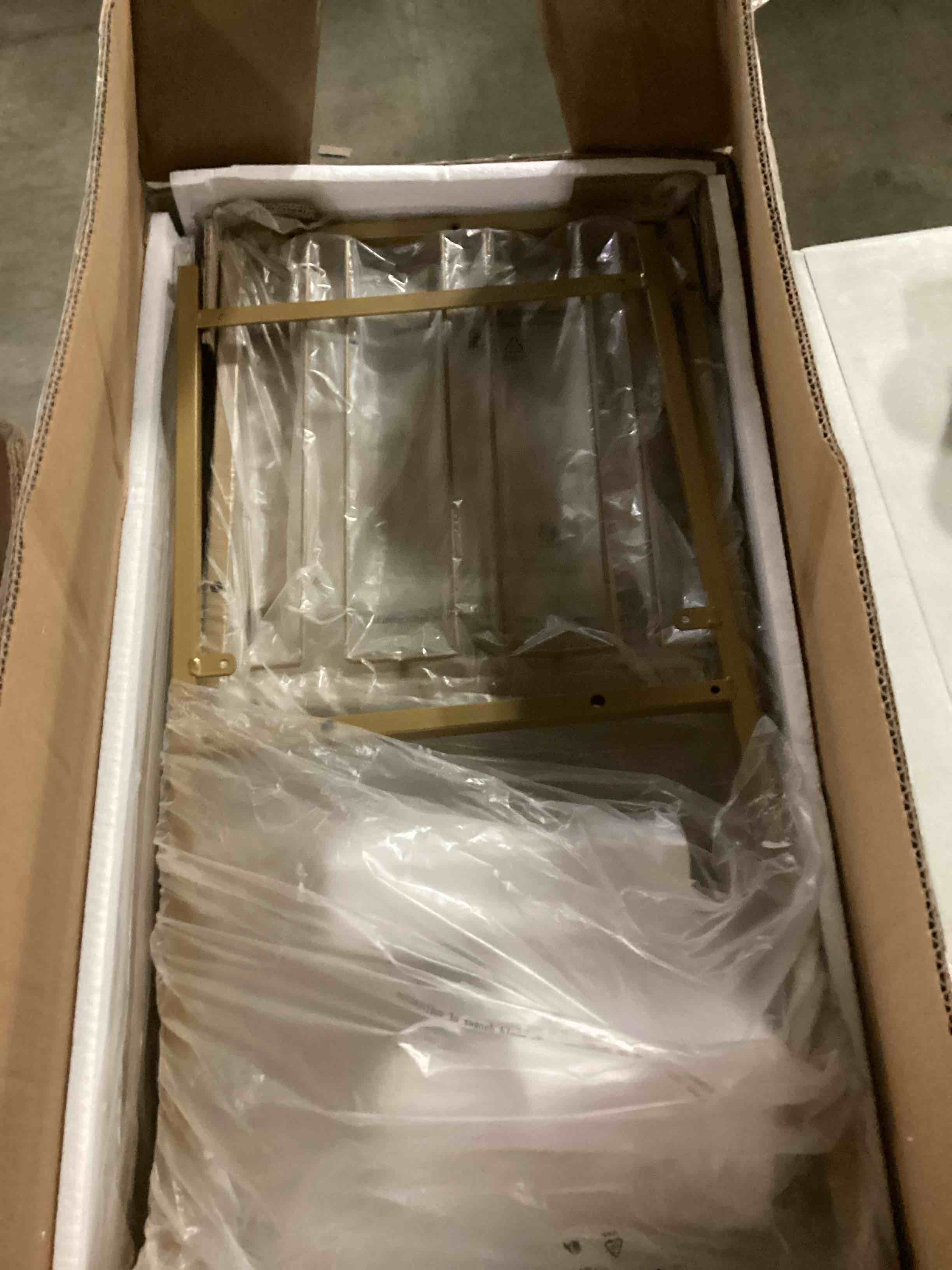 https://s3.amazonaws.com/lotting-images-prod/bidfta/RED6695851_1726830499960.jpeg