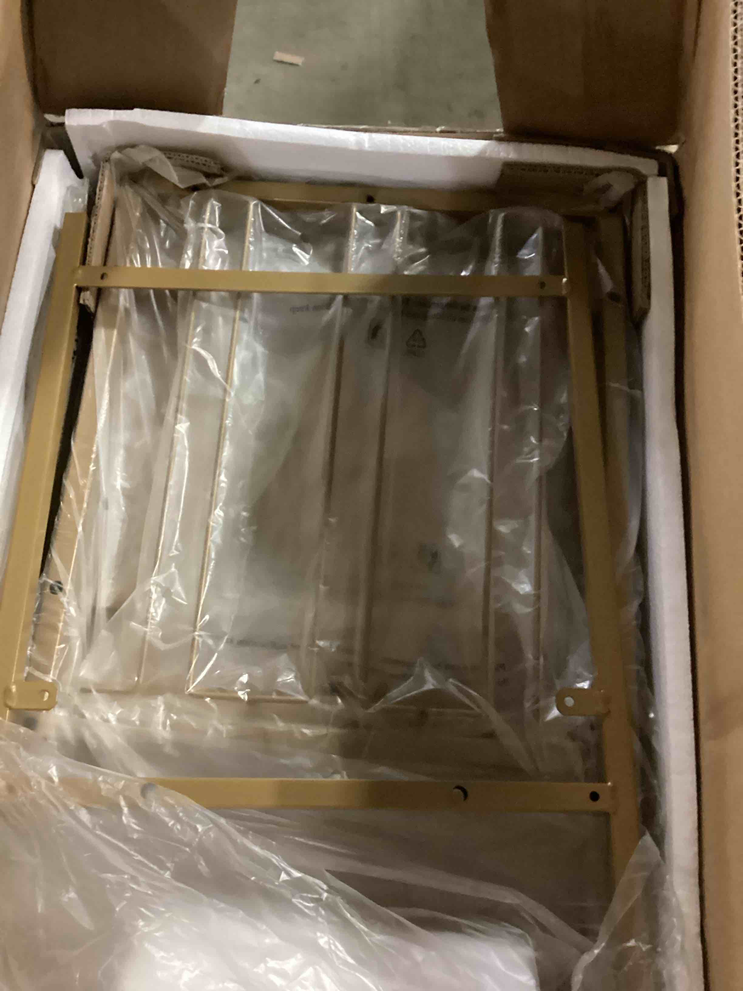 https://s3.amazonaws.com/lotting-images-prod/bidfta/RED6695851_1726830504379.jpeg