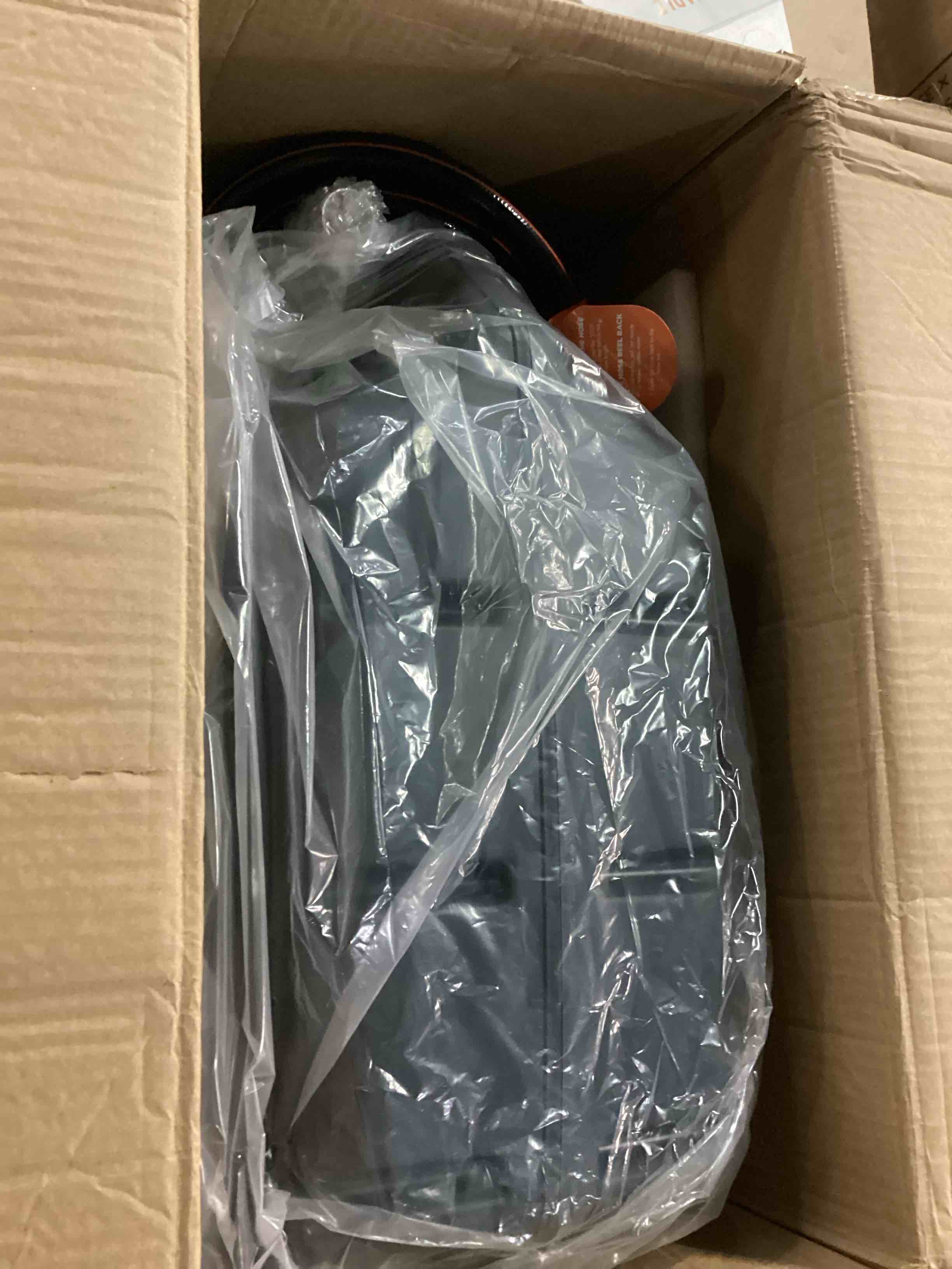 https://s3.amazonaws.com/lotting-images-prod/bidfta/RED6696256_1727204789496.jpeg