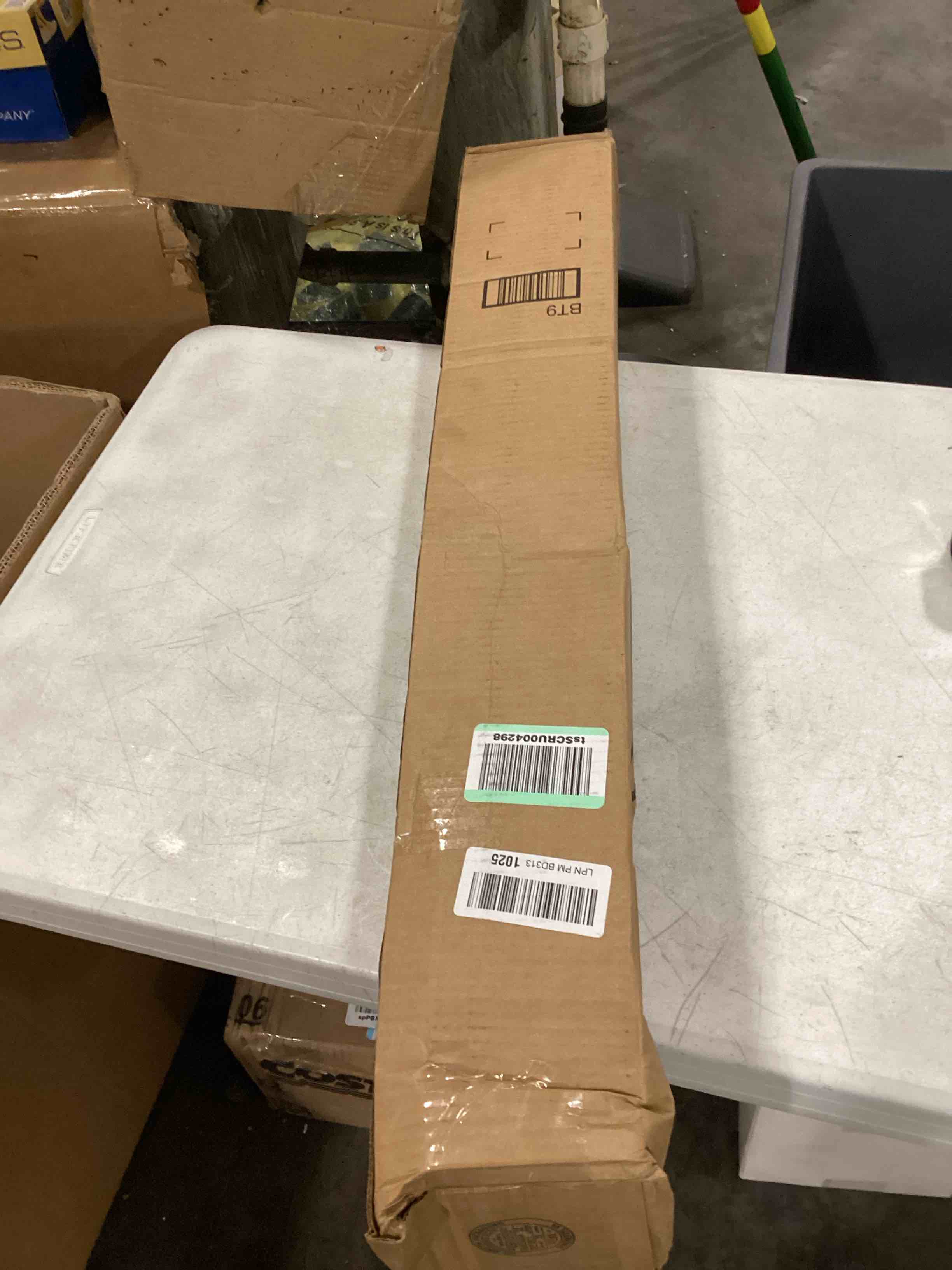 https://s3.amazonaws.com/lotting-images-prod/bidfta/RED6696541_1728560215129.jpeg