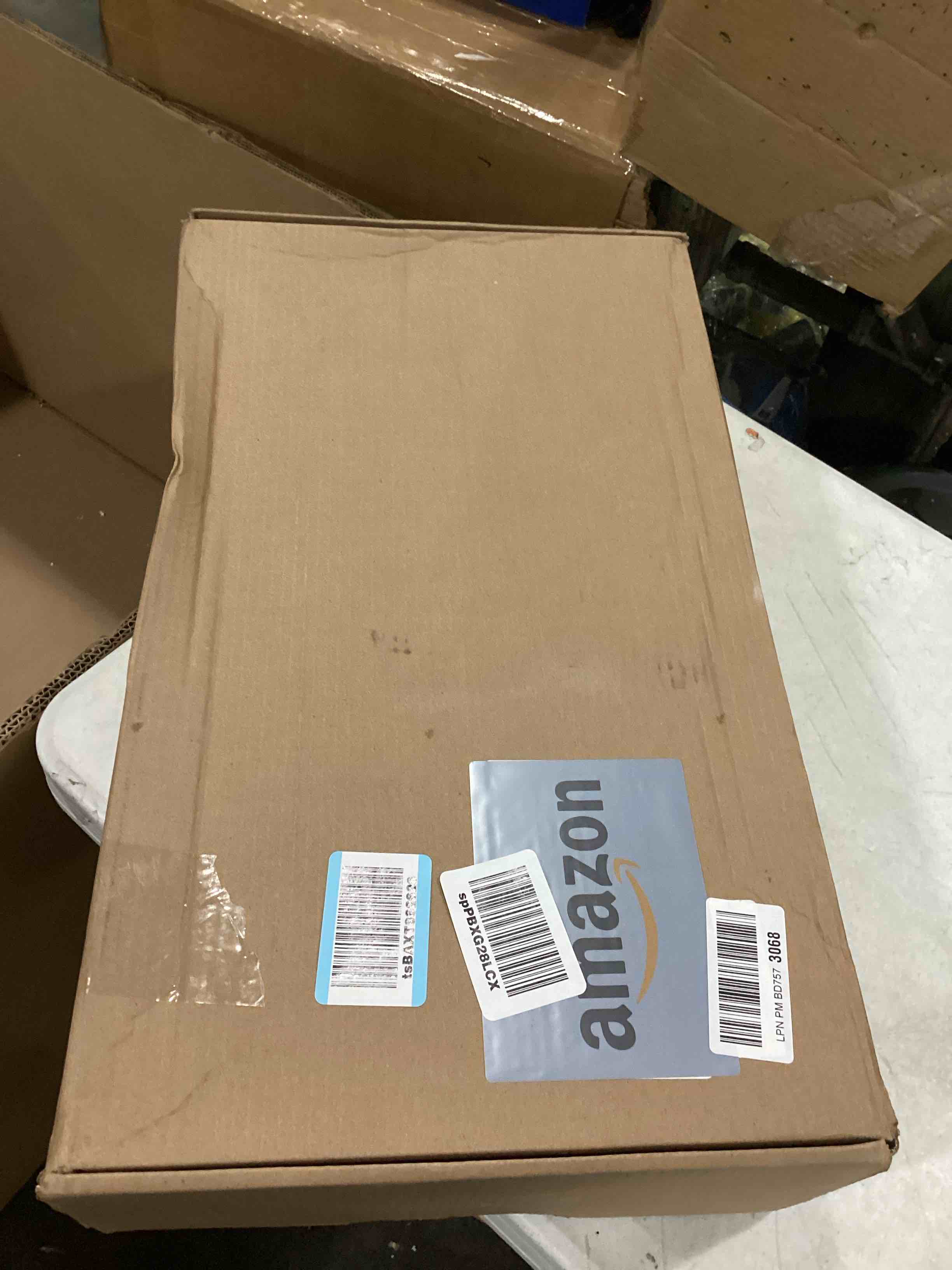 https://s3.amazonaws.com/lotting-images-prod/bidfta/RED6696583_1728567570801.jpeg