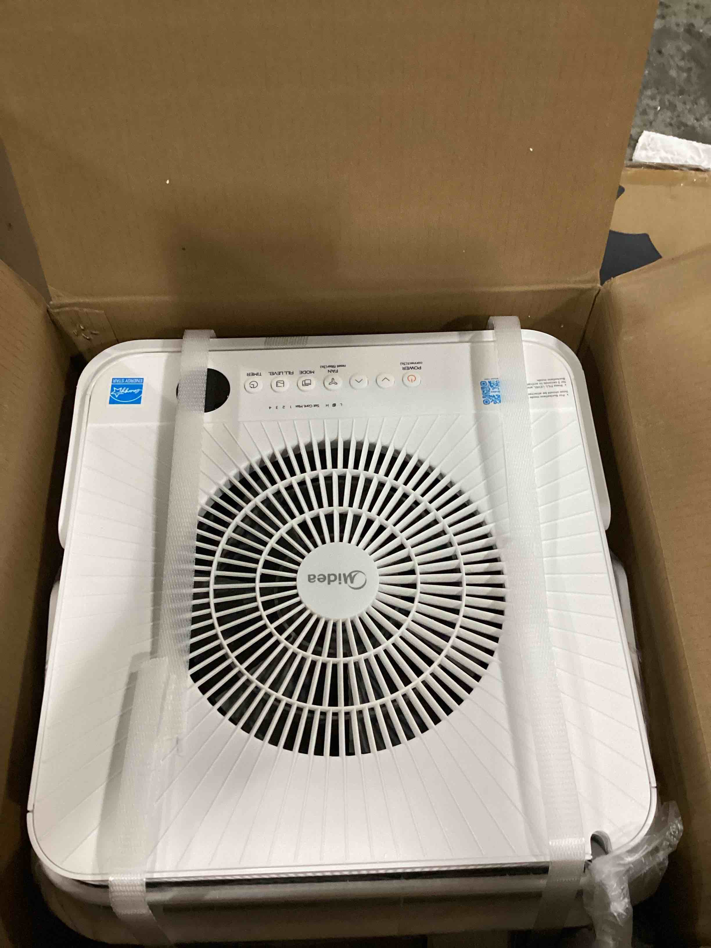 https://s3.amazonaws.com/lotting-images-prod/bidfta/RED6696643_1728579849410.jpeg