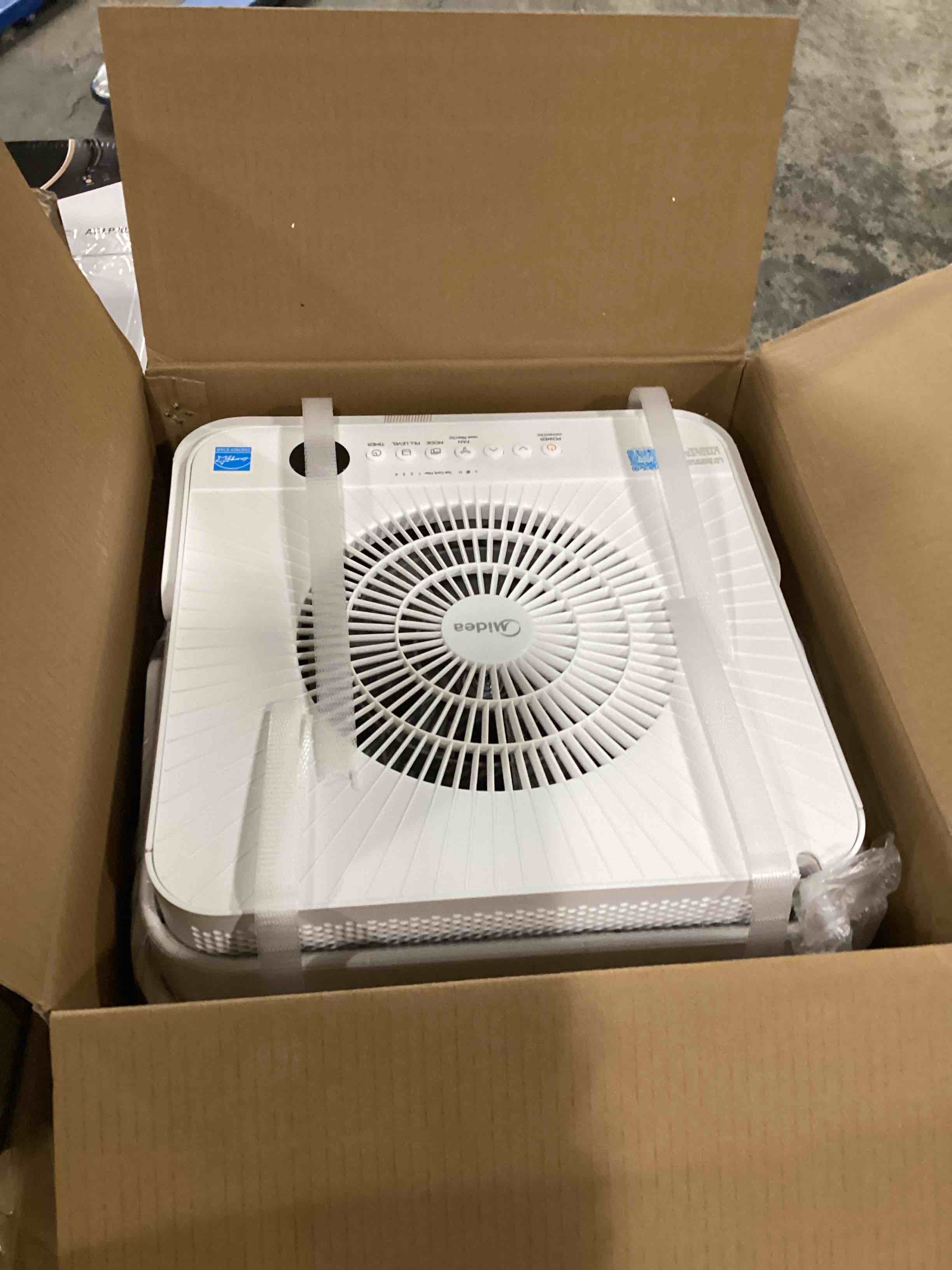 https://s3.amazonaws.com/lotting-images-prod/bidfta/RED6696643_1728579858555.jpeg