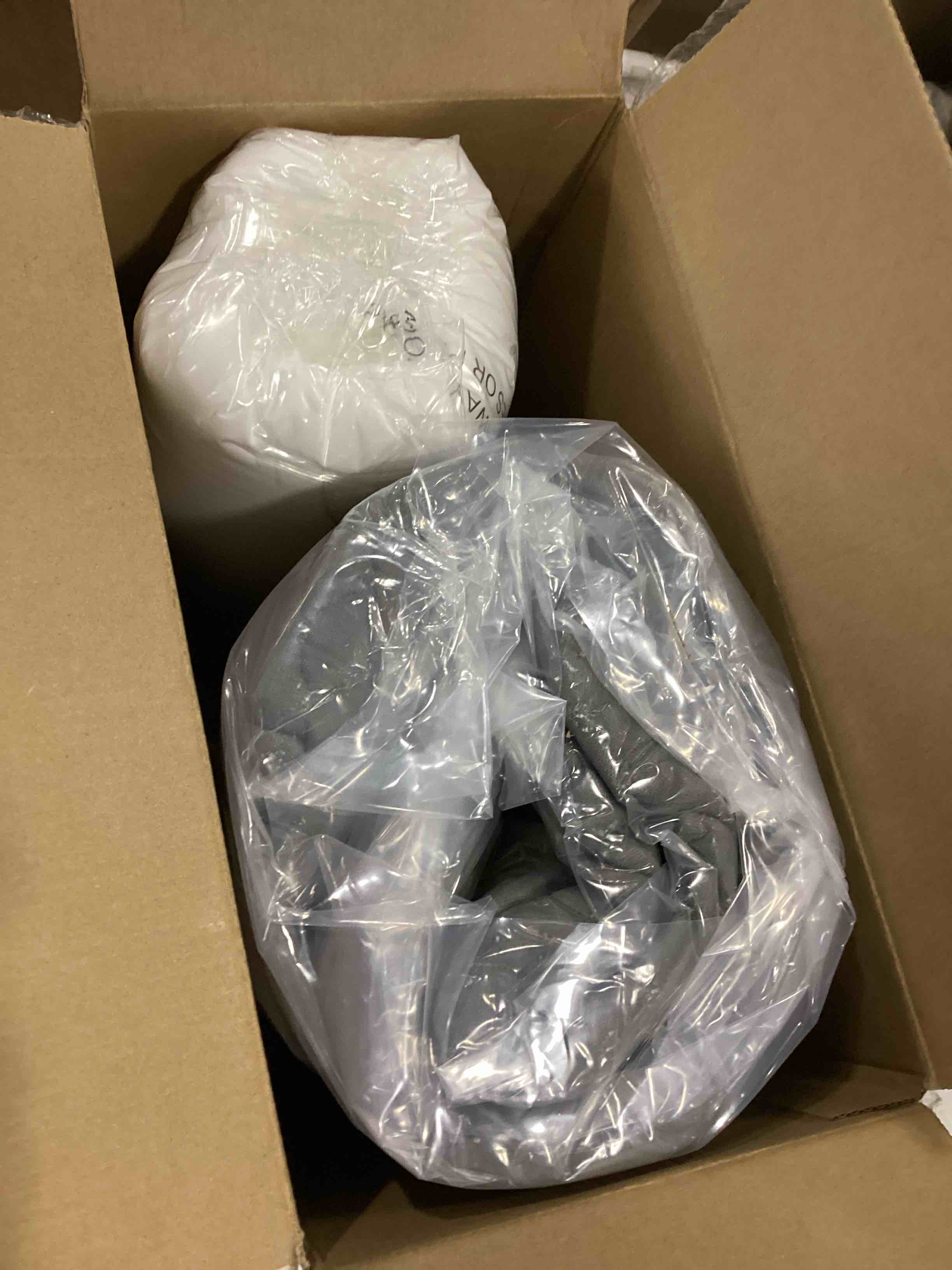 https://s3.amazonaws.com/lotting-images-prod/bidfta/RED6696820_1728674305793.jpeg