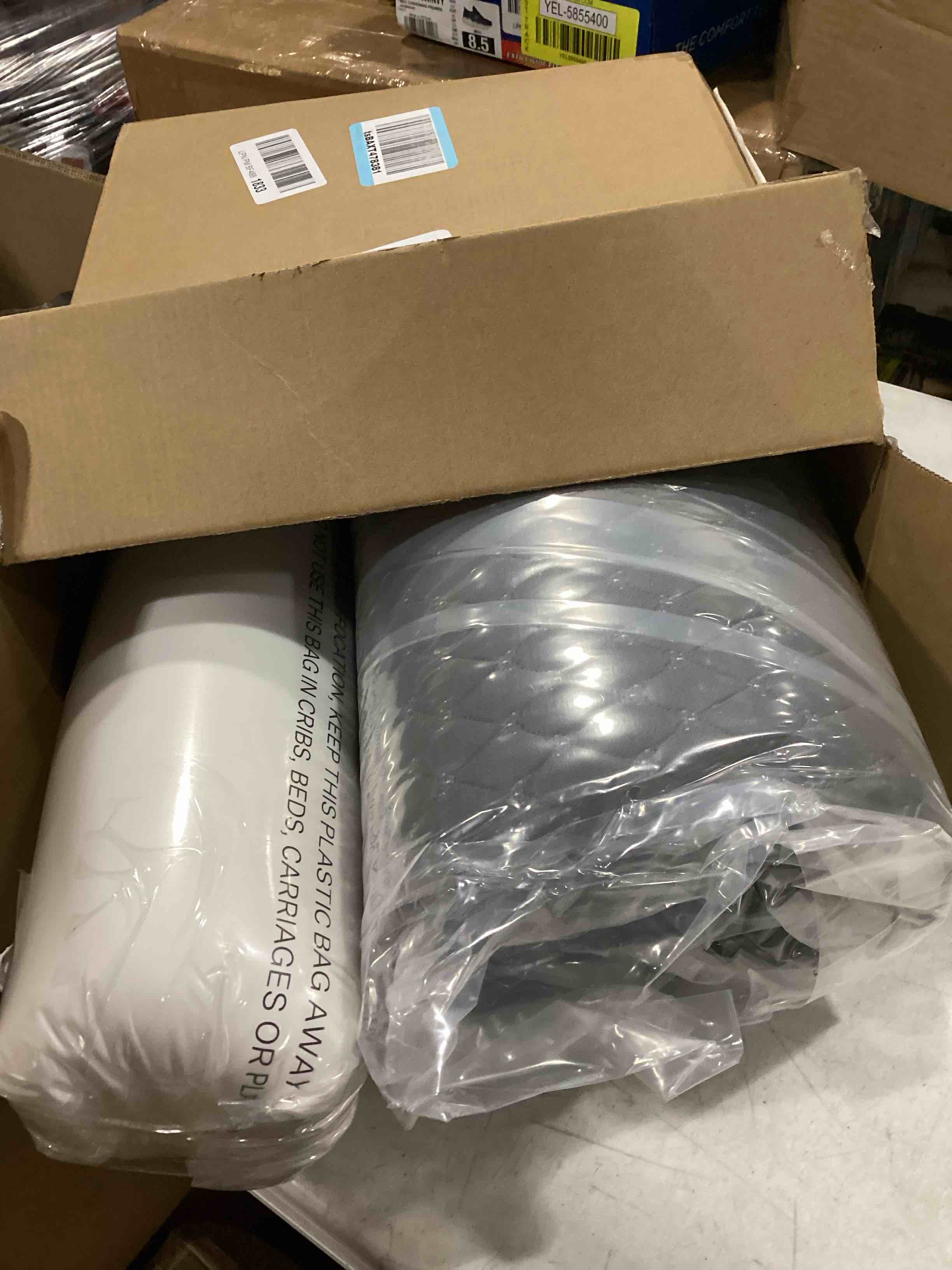 https://s3.amazonaws.com/lotting-images-prod/bidfta/RED6696820_1728674315247.jpeg