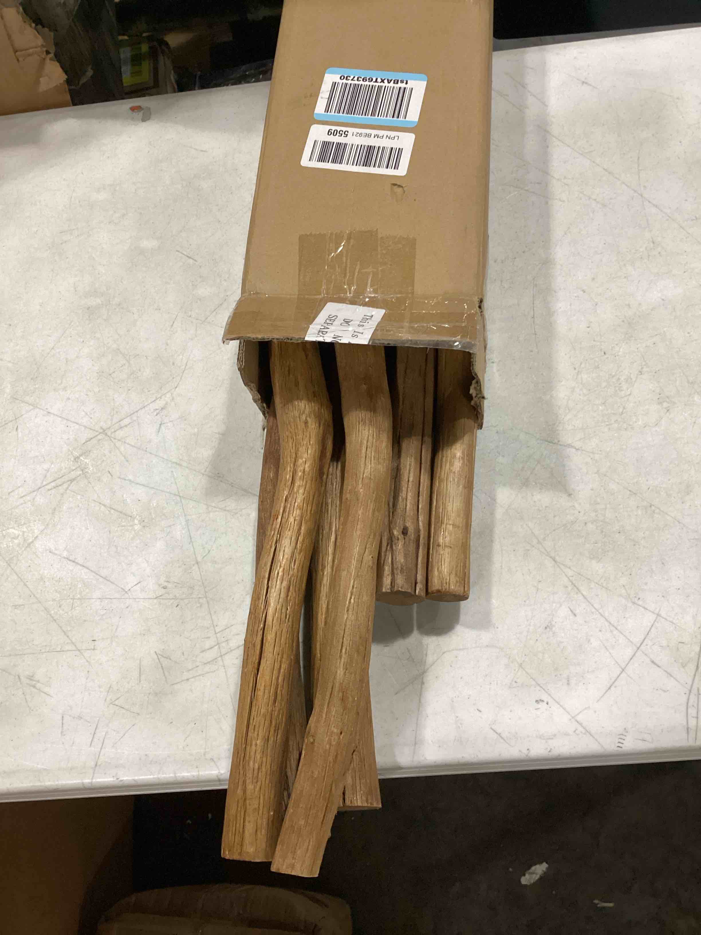 https://s3.amazonaws.com/lotting-images-prod/bidfta/RED6696826_1728904070373.jpeg