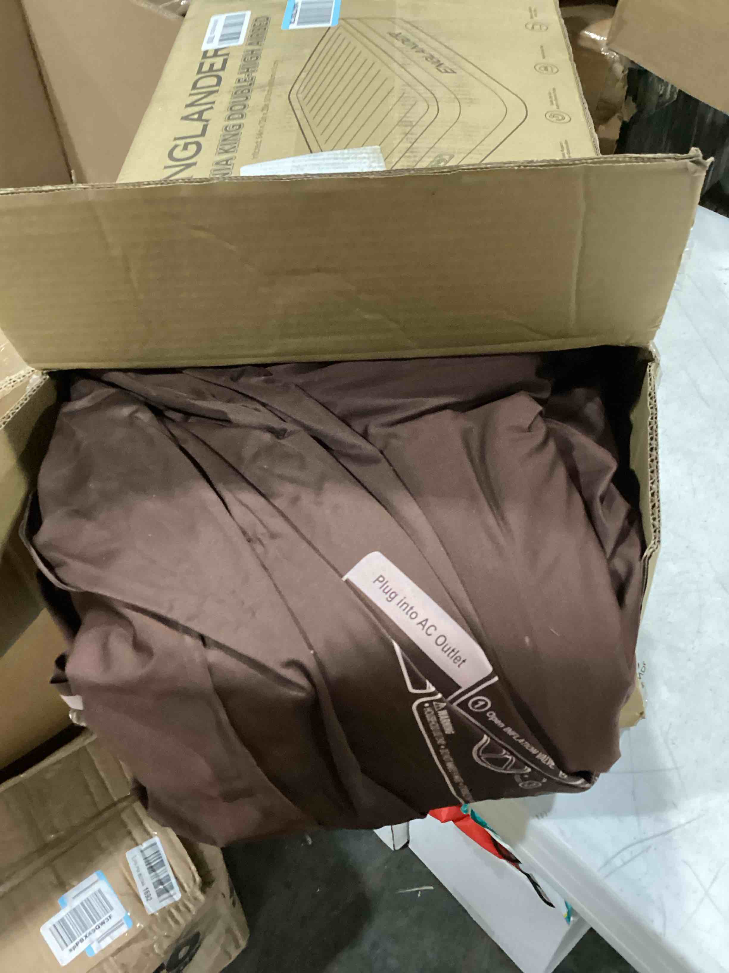 https://s3.amazonaws.com/lotting-images-prod/bidfta/RED6696837_1728906012718.jpeg