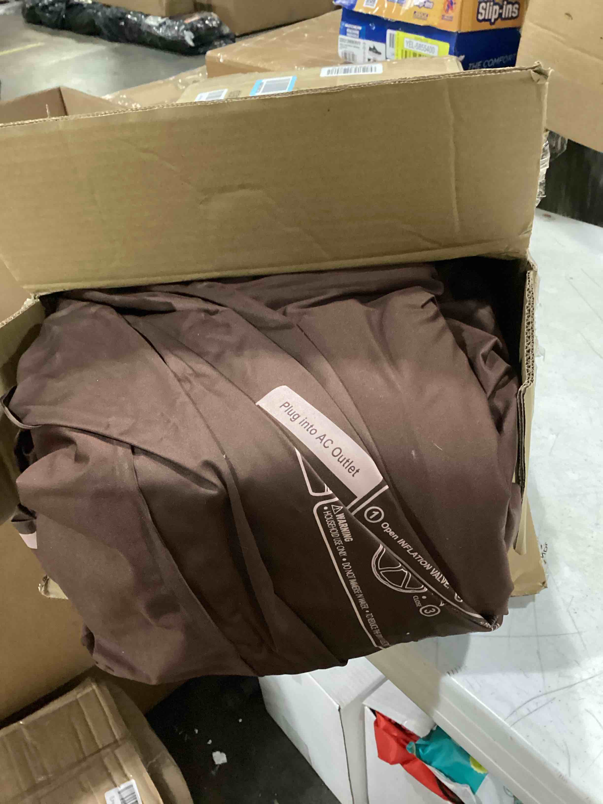 https://s3.amazonaws.com/lotting-images-prod/bidfta/RED6696837_1728906014772.jpeg