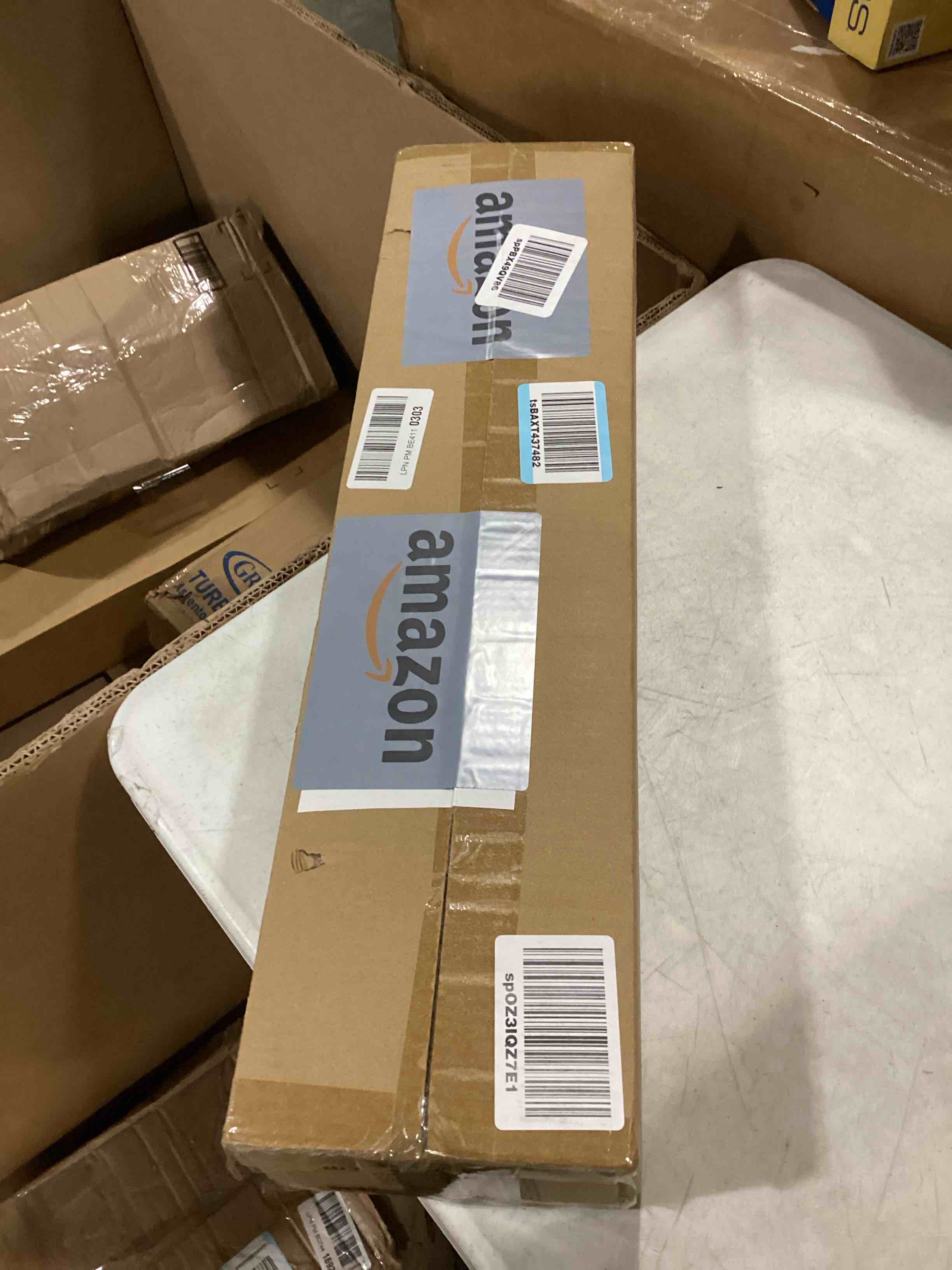 https://s3.amazonaws.com/lotting-images-prod/bidfta/RED6696971_1728930058350.jpeg