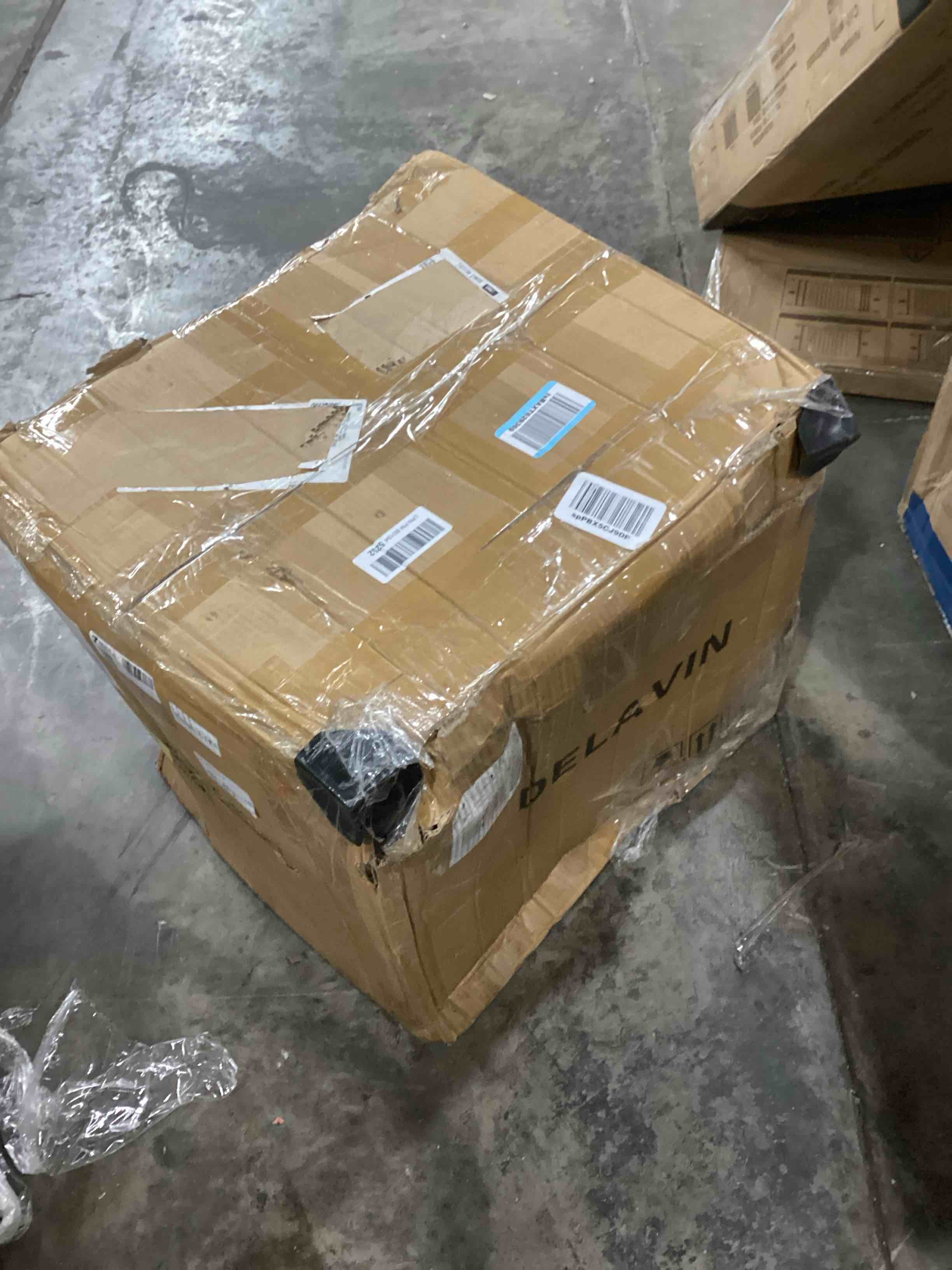 https://s3.amazonaws.com/lotting-images-prod/bidfta/RED6697100_1729010026322.jpeg