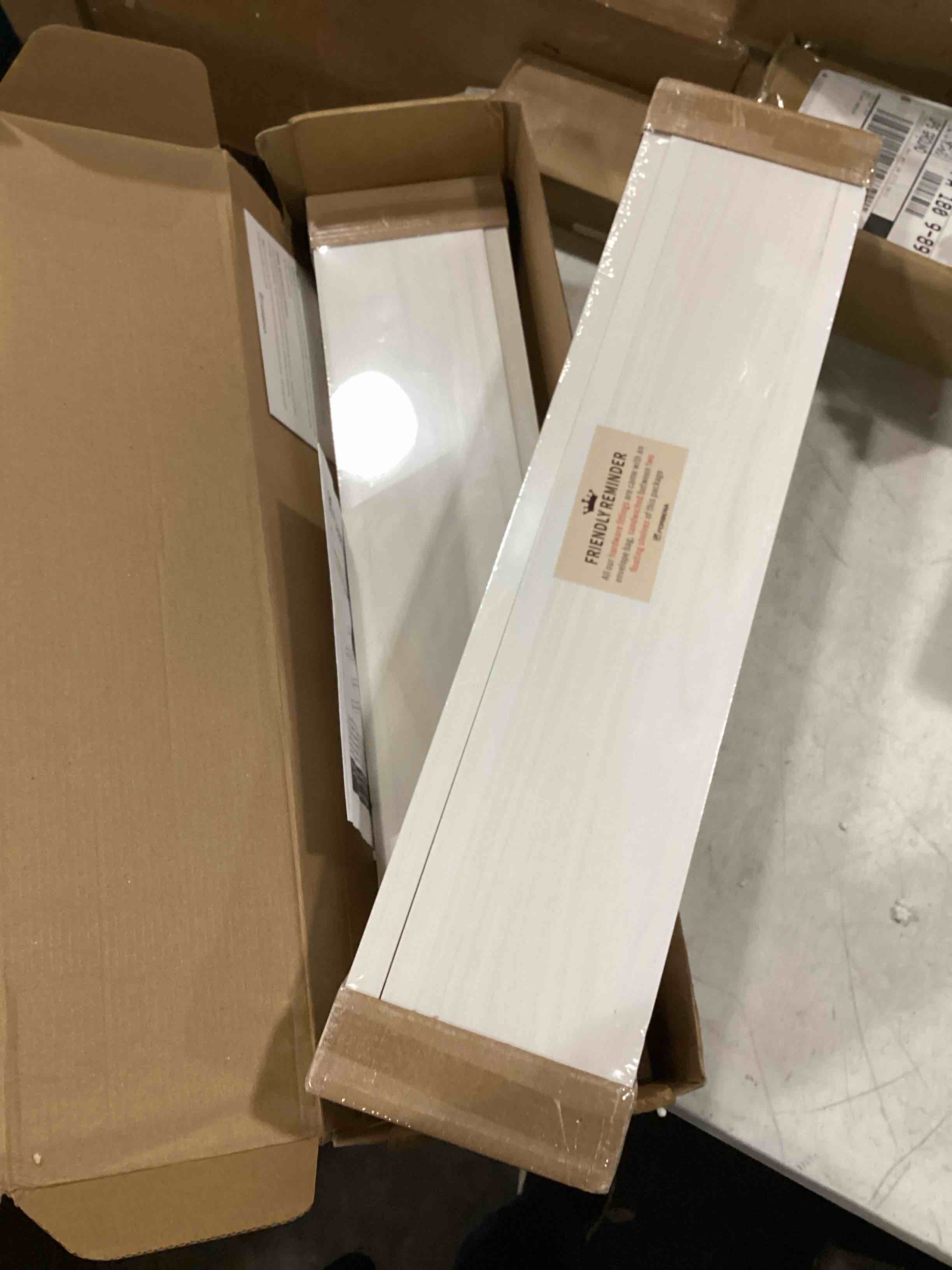 https://s3.amazonaws.com/lotting-images-prod/bidfta/RED6697299_1729175318950.jpeg