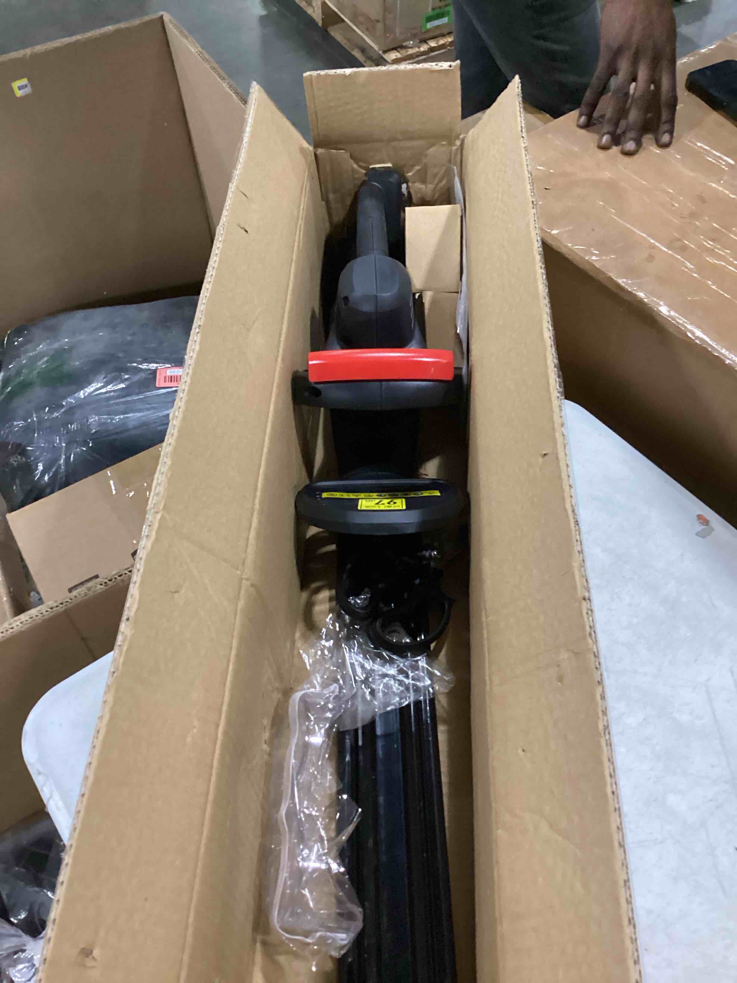 https://s3.amazonaws.com/lotting-images-prod/bidfta/RED6697413_1729252587974.jpeg