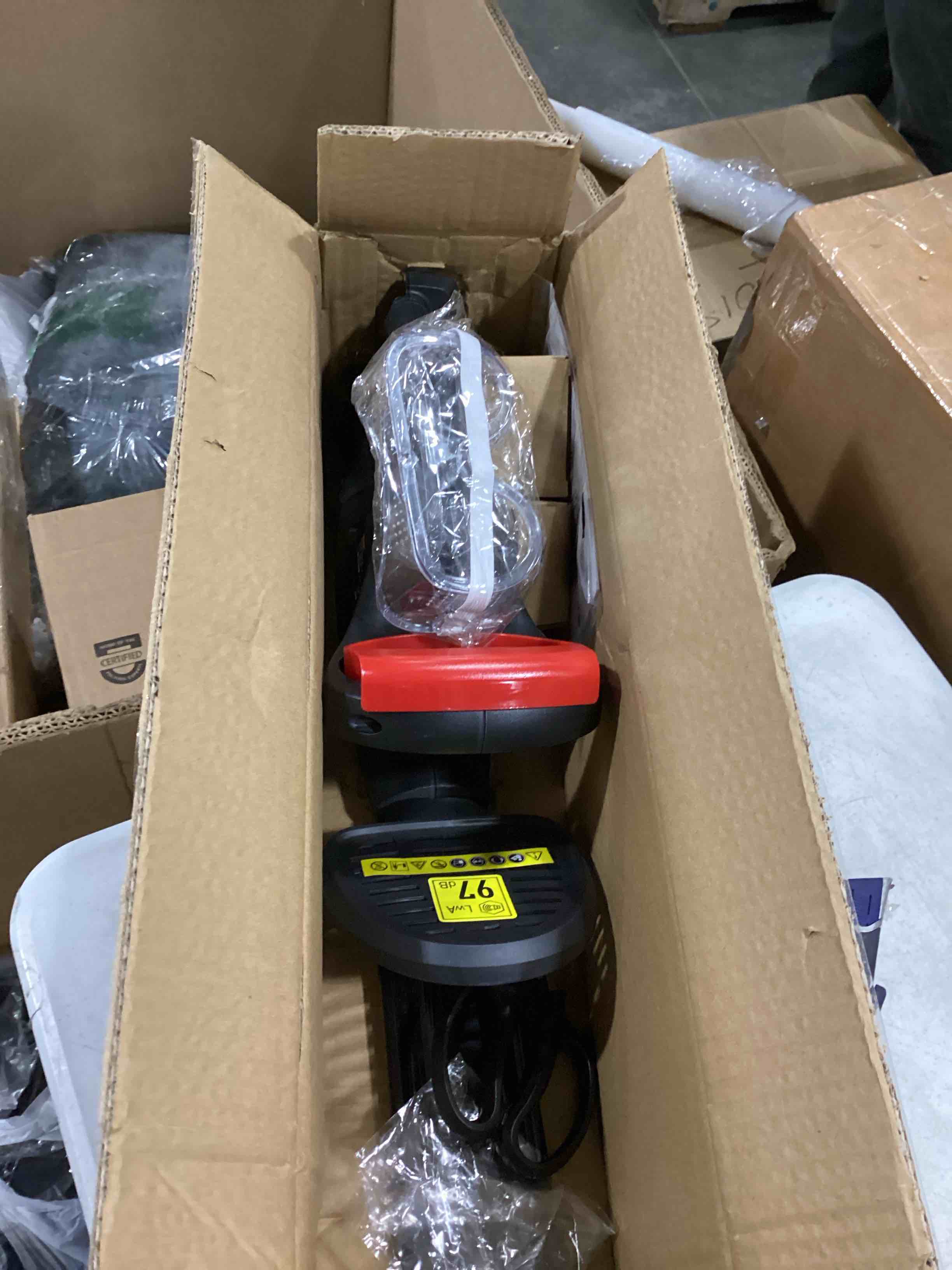https://s3.amazonaws.com/lotting-images-prod/bidfta/RED6697413_1729252603064.jpeg