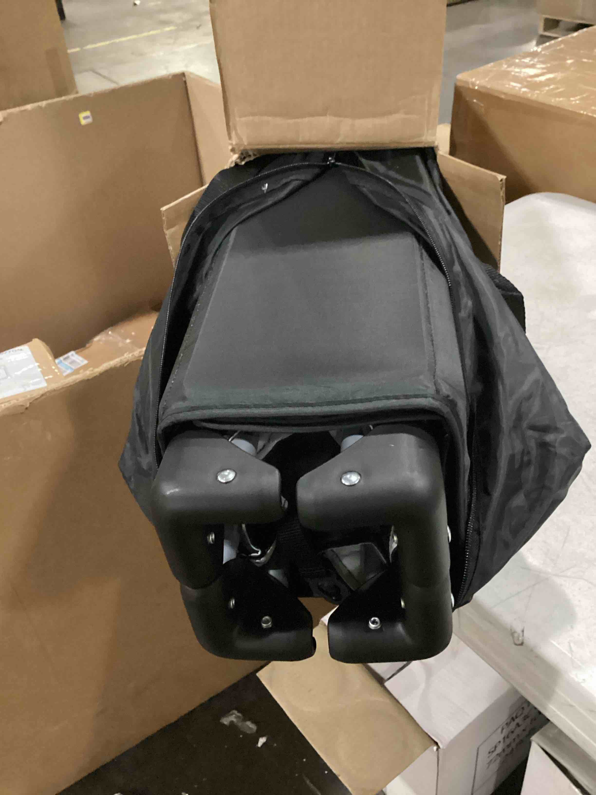 https://s3.amazonaws.com/lotting-images-prod/bidfta/RED6697489_1729266227240.jpeg