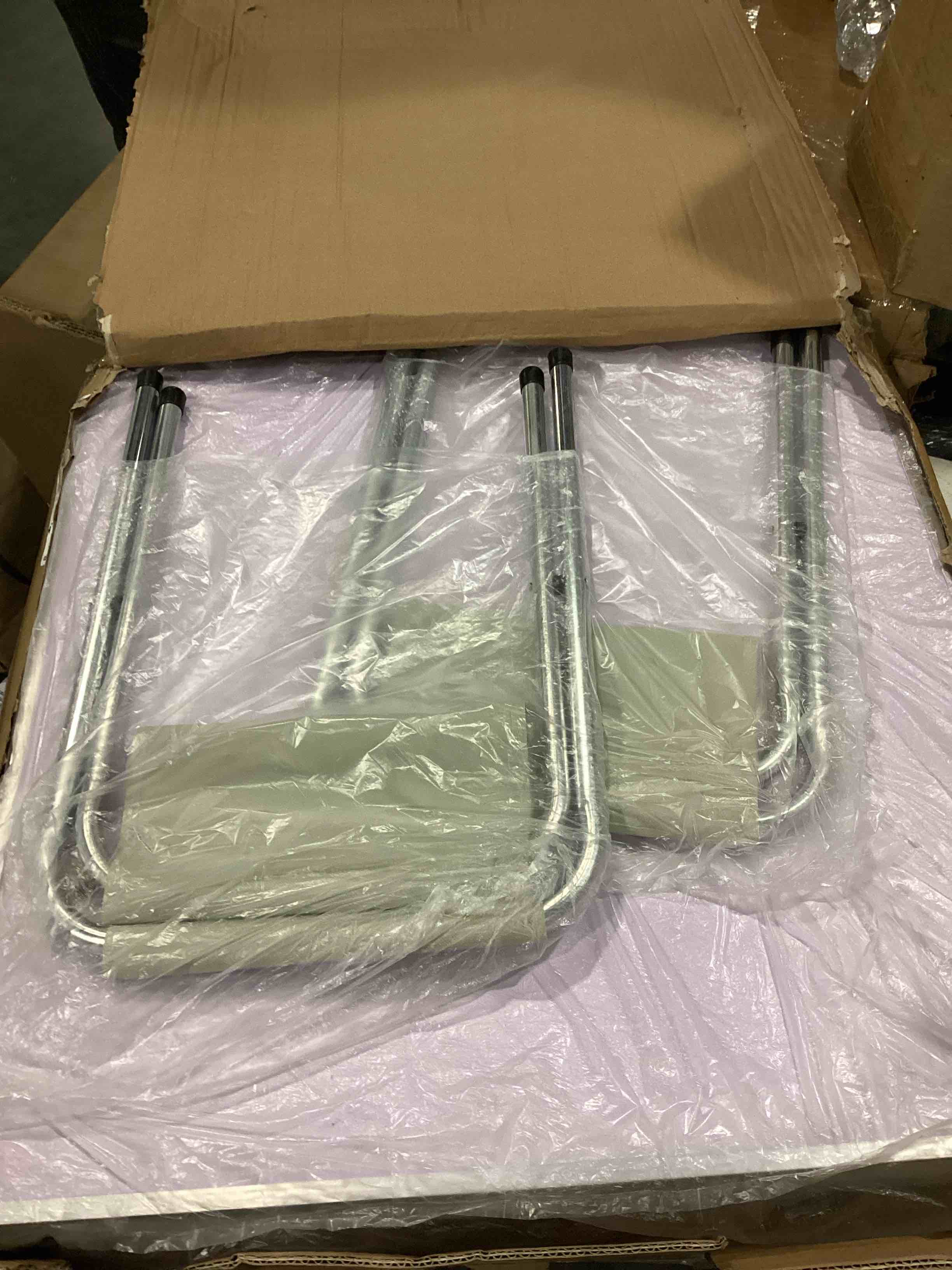 https://s3.amazonaws.com/lotting-images-prod/bidfta/RED6697495_1729269204053.jpeg