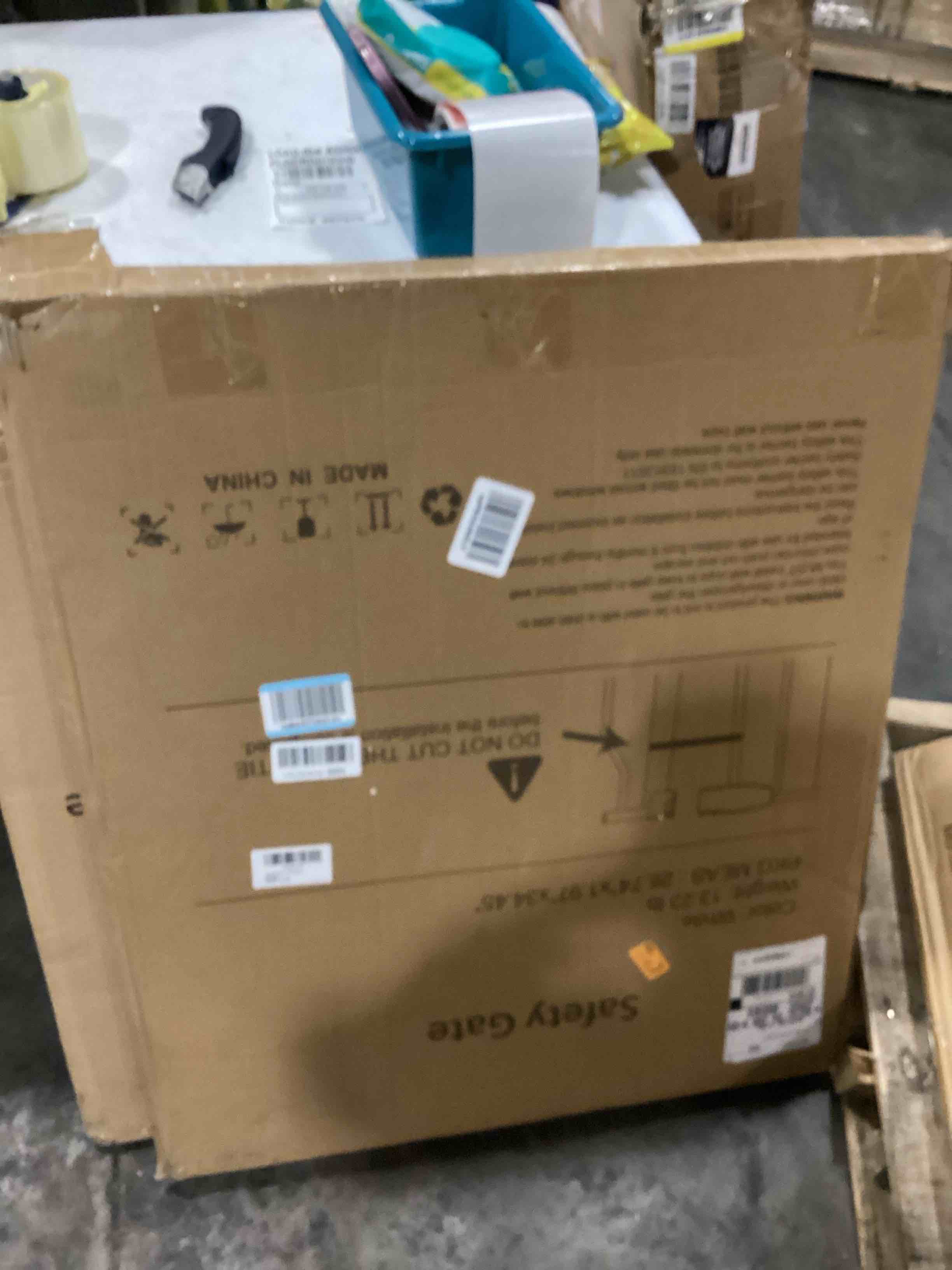 https://s3.amazonaws.com/lotting-images-prod/bidfta/RED6697509_1729271163628.jpeg