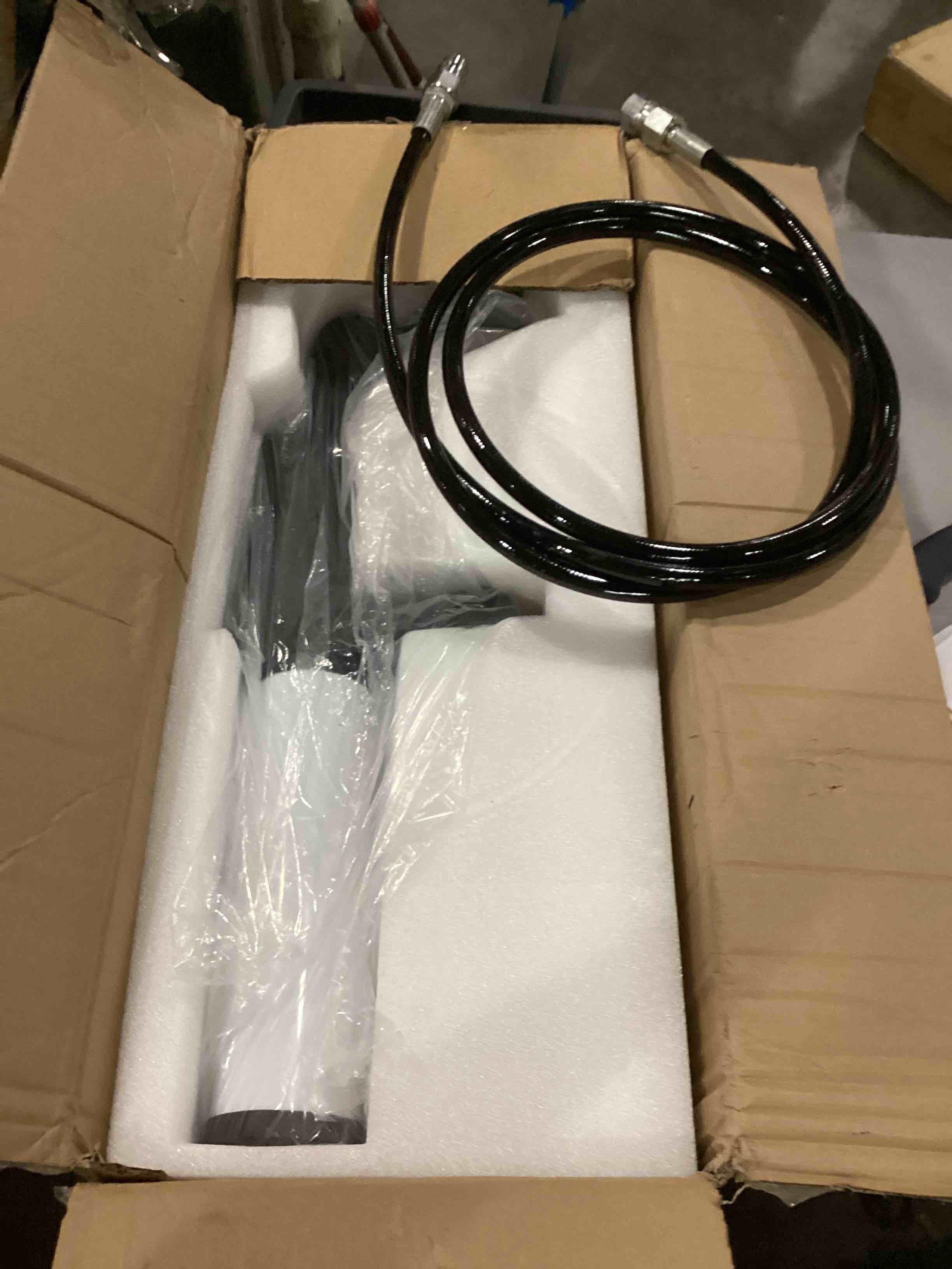 https://s3.amazonaws.com/lotting-images-prod/bidfta/RED6697699_1729521516785.jpeg