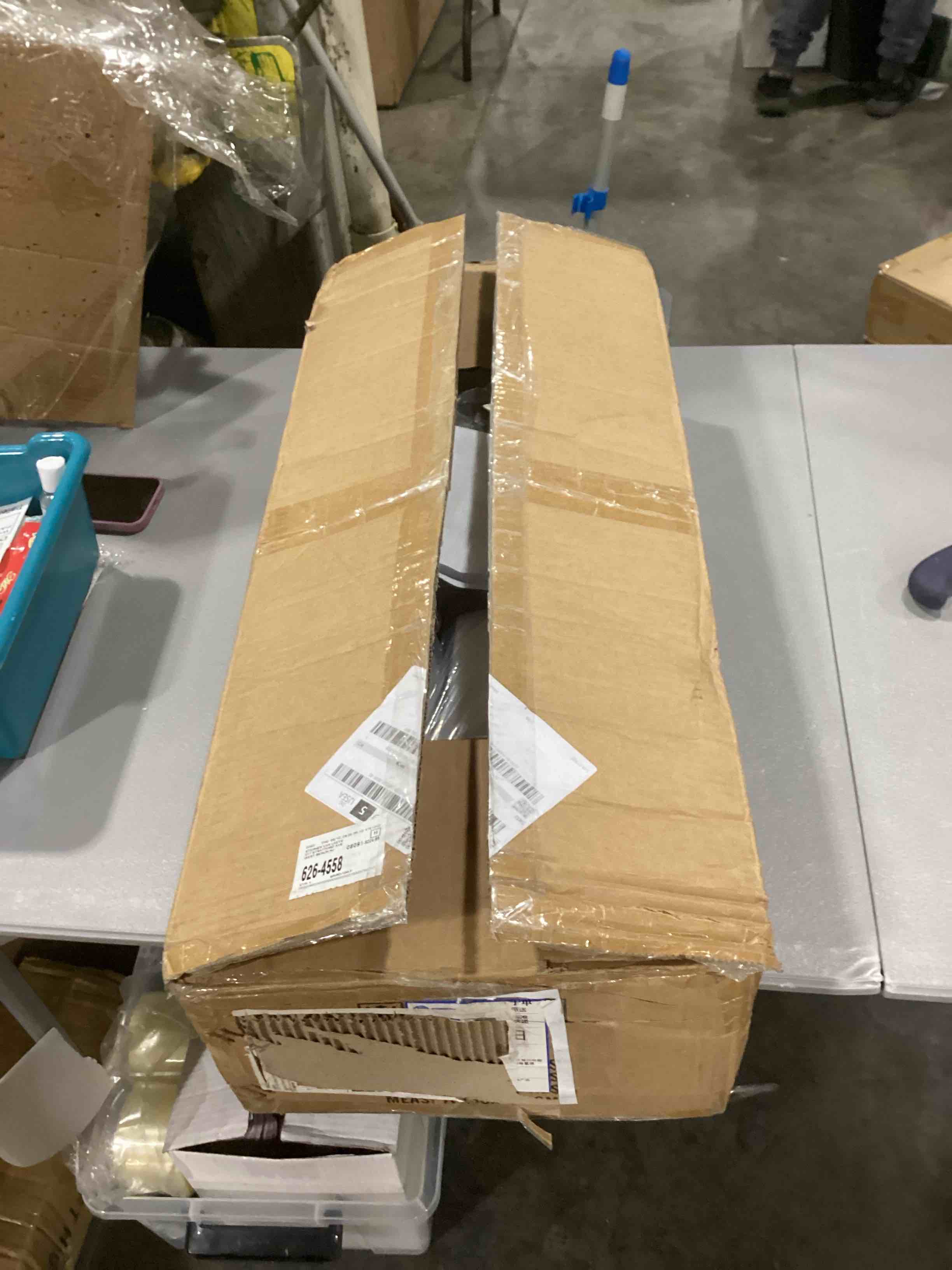 https://s3.amazonaws.com/lotting-images-prod/bidfta/RED6697699_1729521528242.jpeg