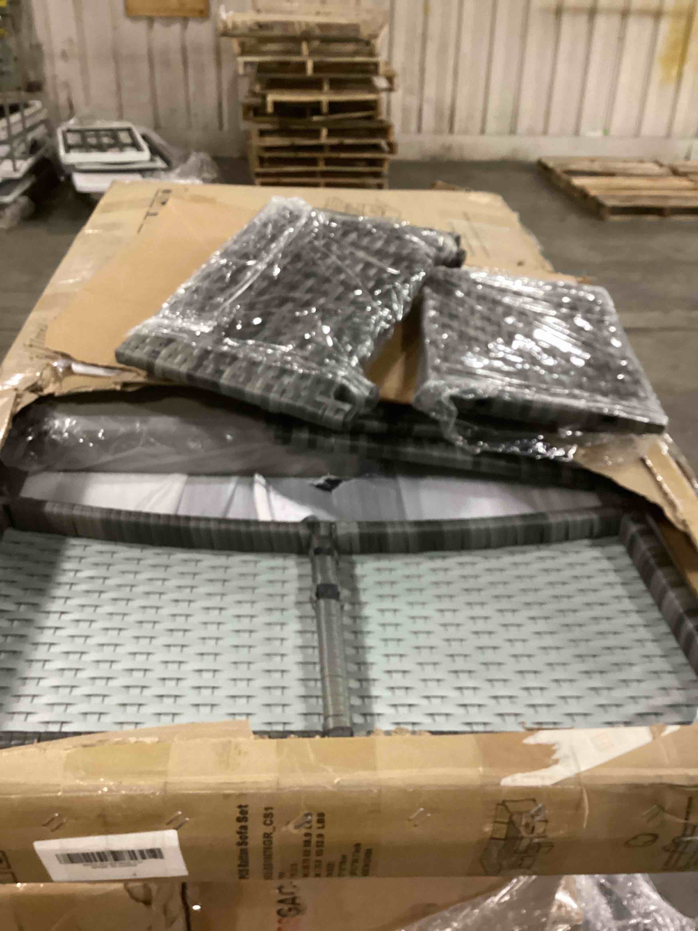 https://s3.amazonaws.com/lotting-images-prod/bidfta/RED6697704_1729523188297.jpeg
