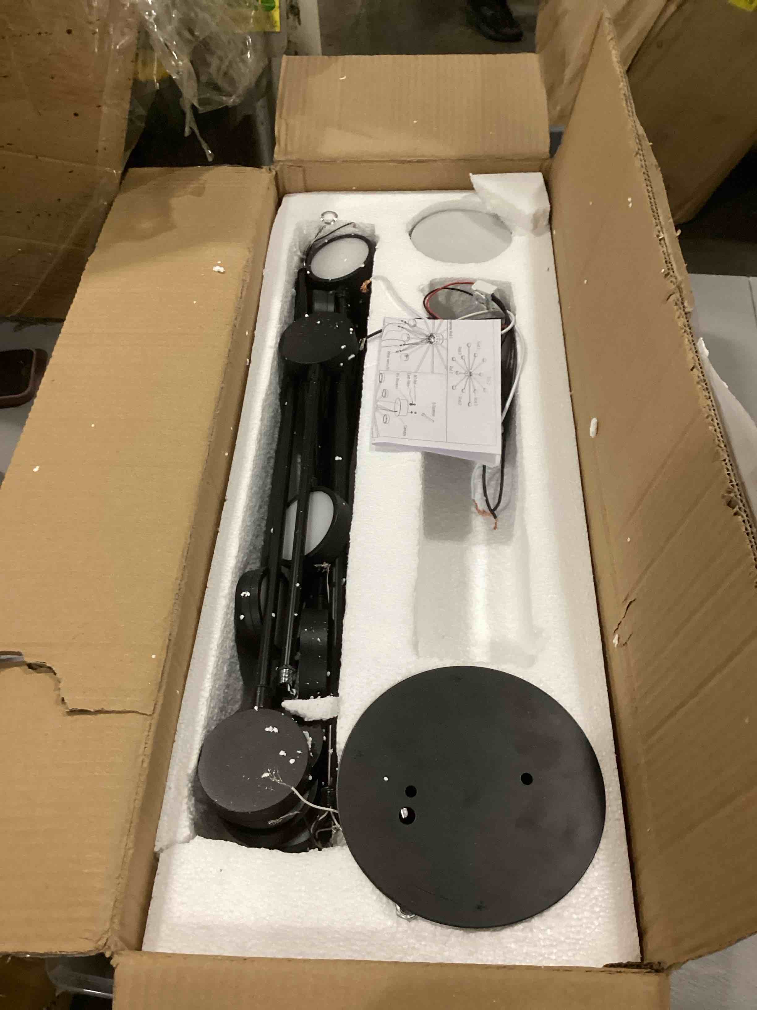 https://s3.amazonaws.com/lotting-images-prod/bidfta/RED6697734_1729533429935.jpeg