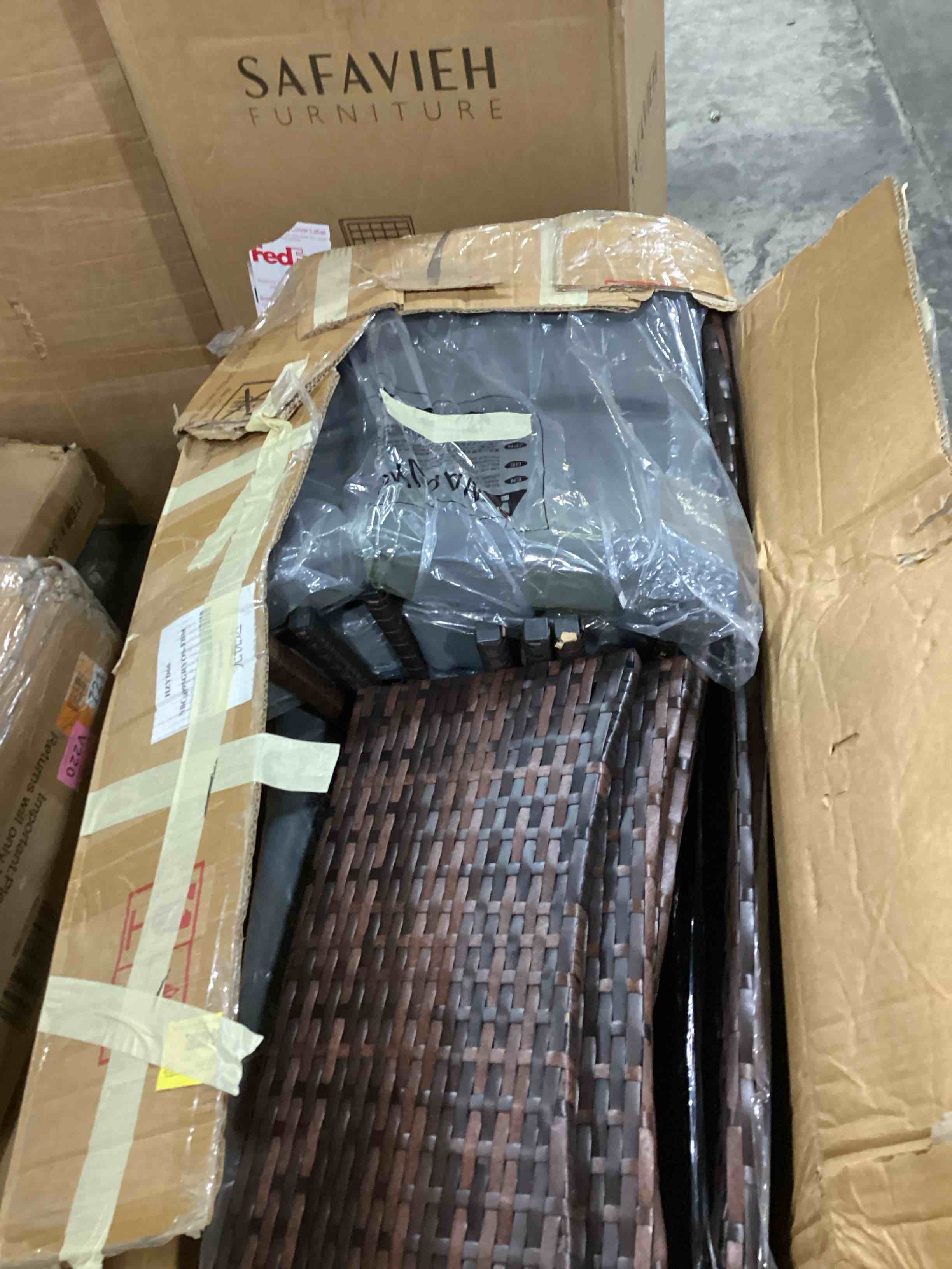 https://s3.amazonaws.com/lotting-images-prod/bidfta/RED6697759_1729599358890.jpeg