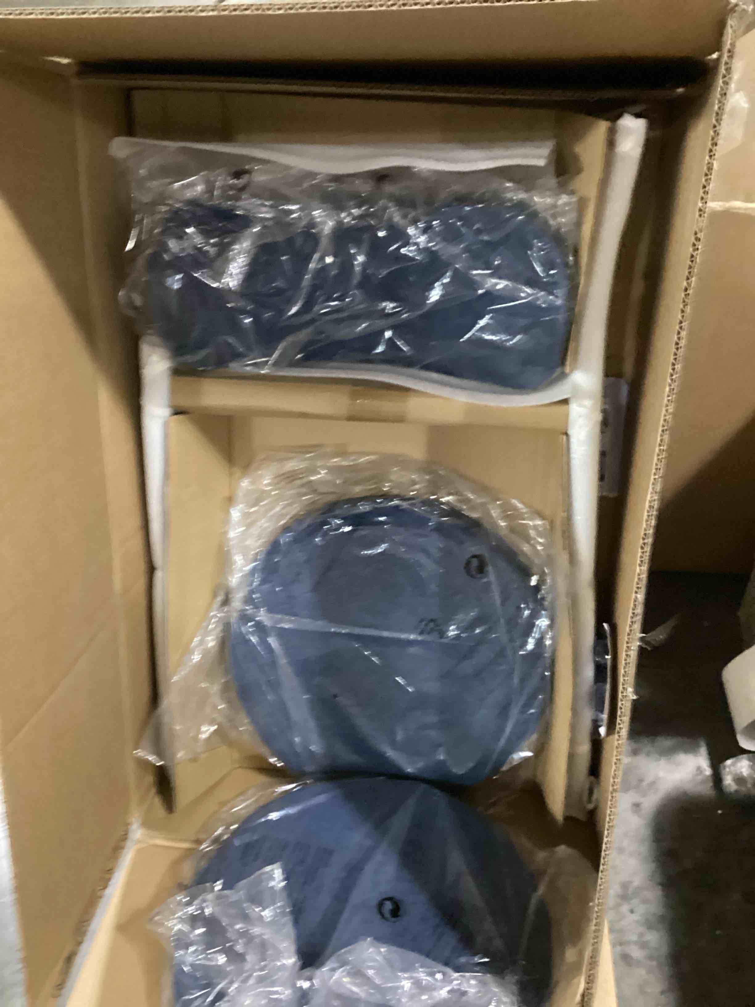https://s3.amazonaws.com/lotting-images-prod/bidfta/RED6697765_1729601163827.jpeg