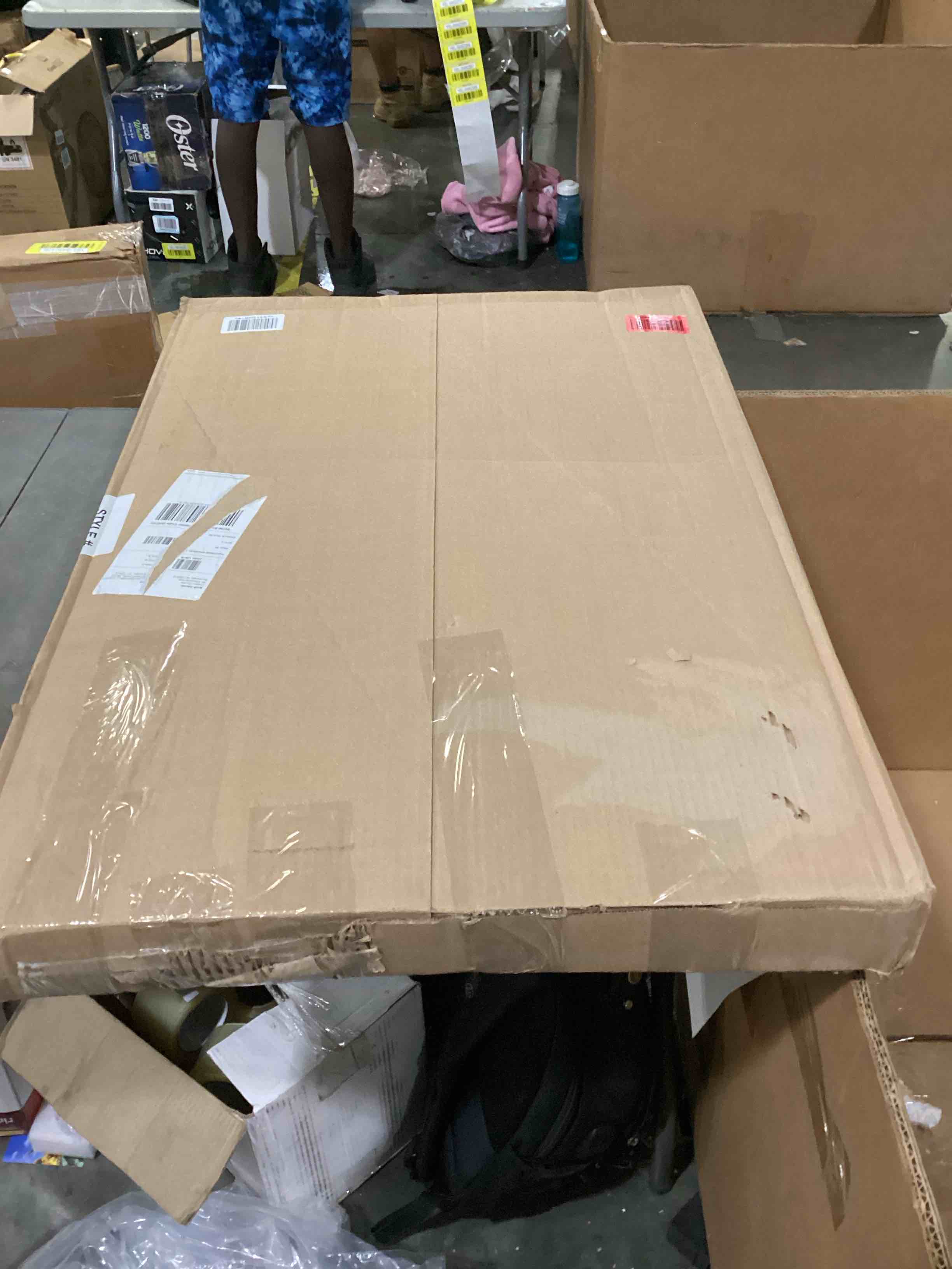 https://s3.amazonaws.com/lotting-images-prod/bidfta/RED6698910_1726837002056.jpeg