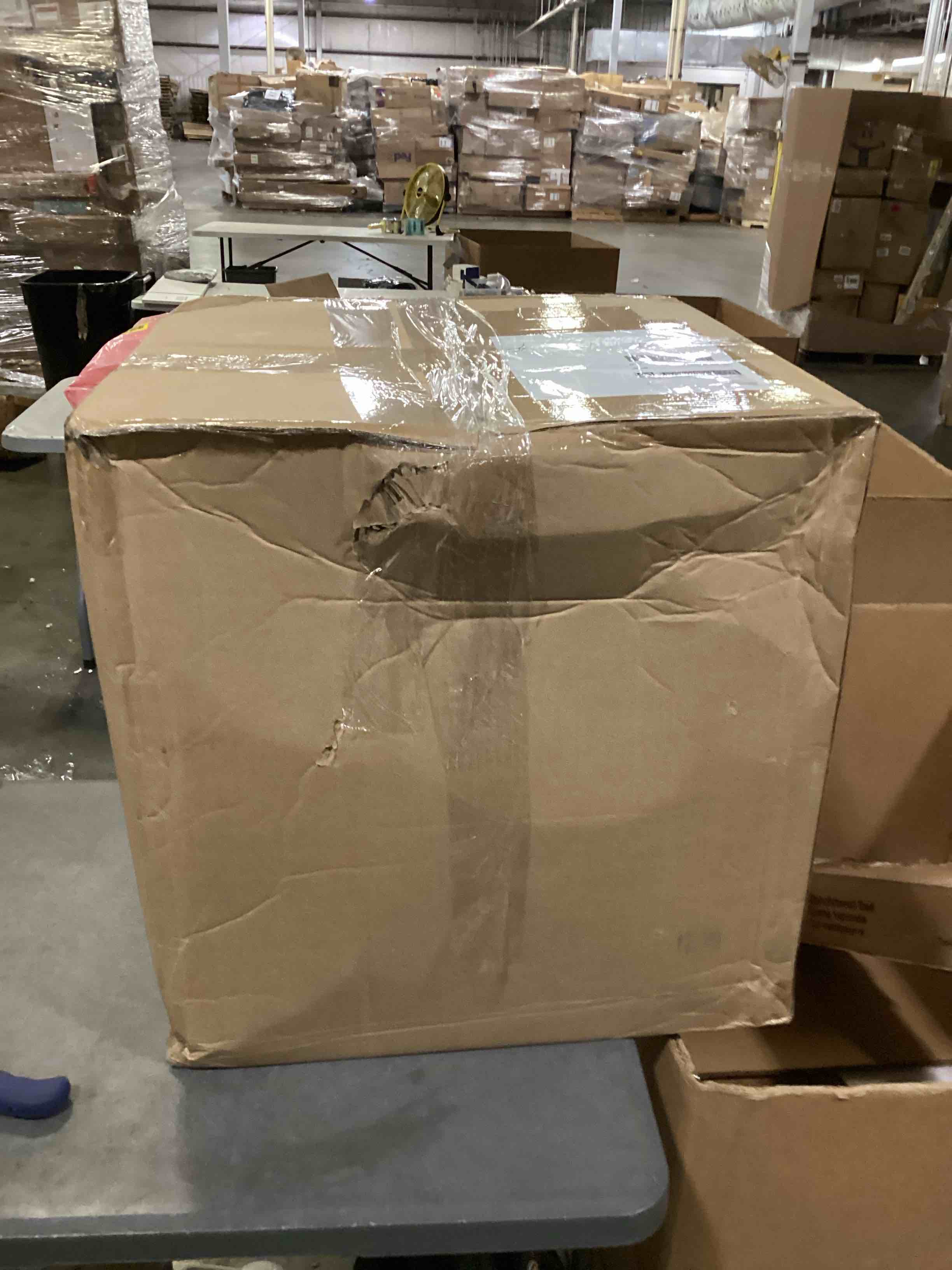 https://s3.amazonaws.com/lotting-images-prod/bidfta/RED6699245_1727204157486.jpeg