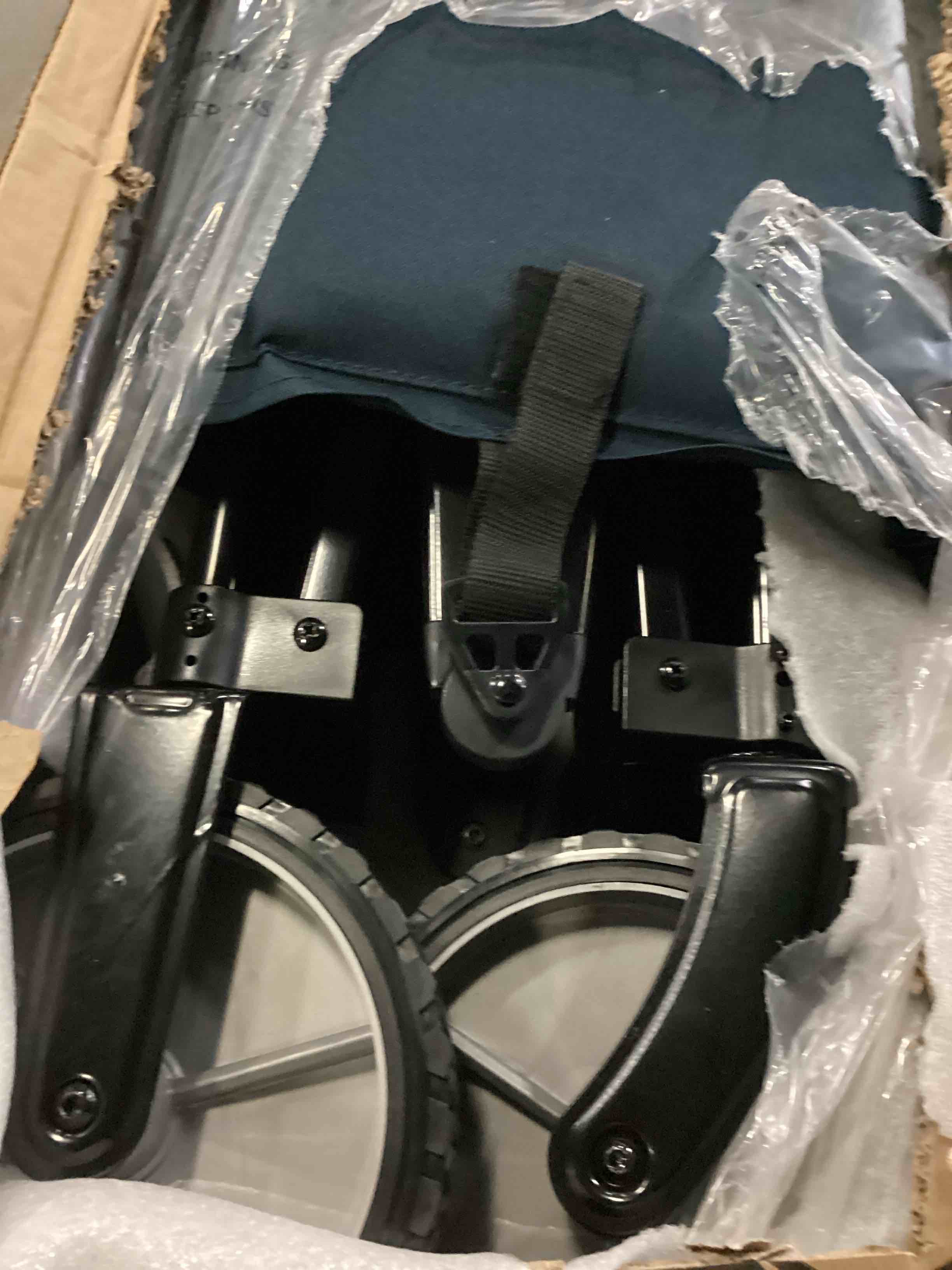https://s3.amazonaws.com/lotting-images-prod/bidfta/RED6699554_1725622298897.jpeg