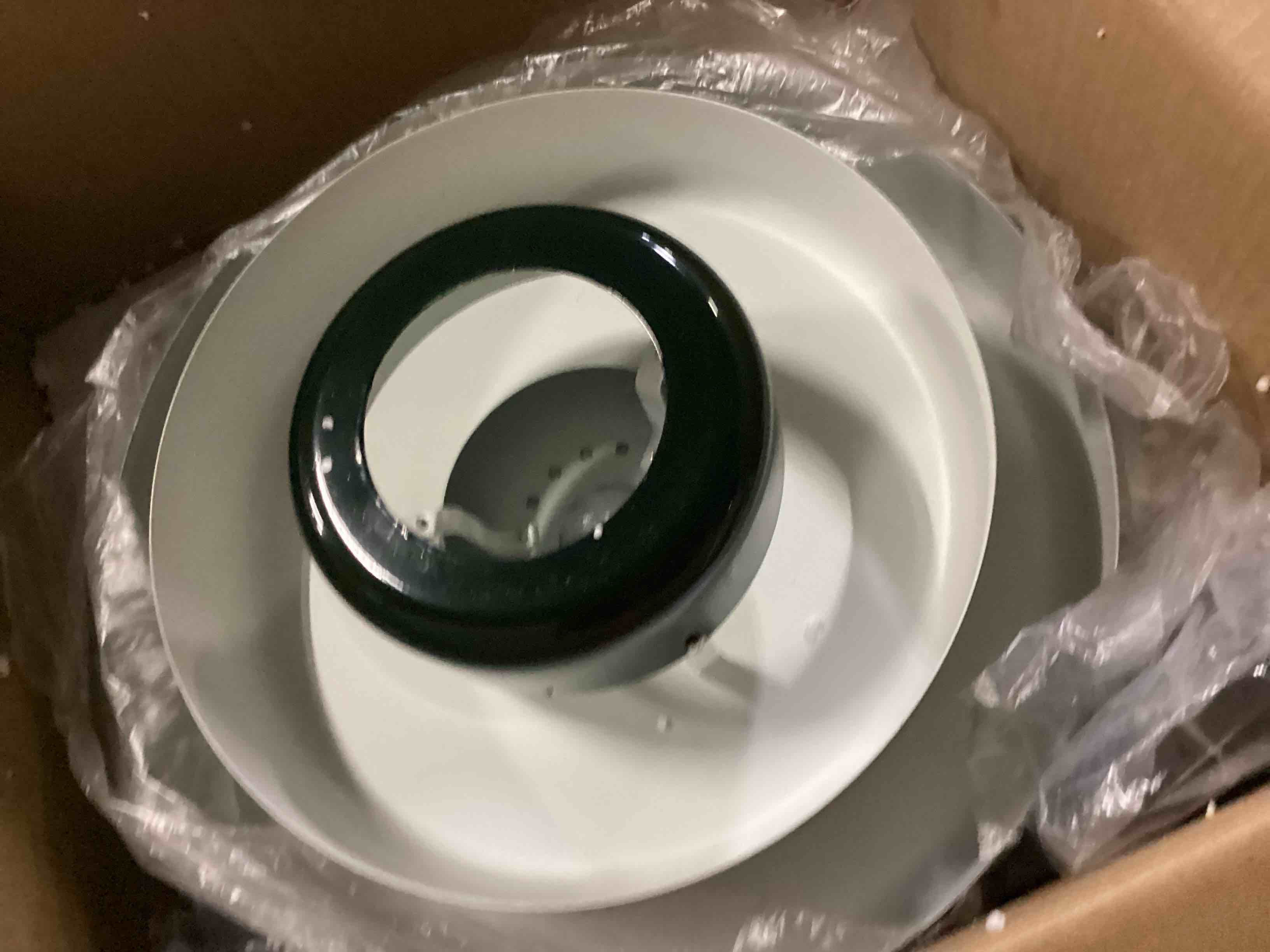 https://s3.amazonaws.com/lotting-images-prod/bidfta/RED6699567_1725641204086.jpeg