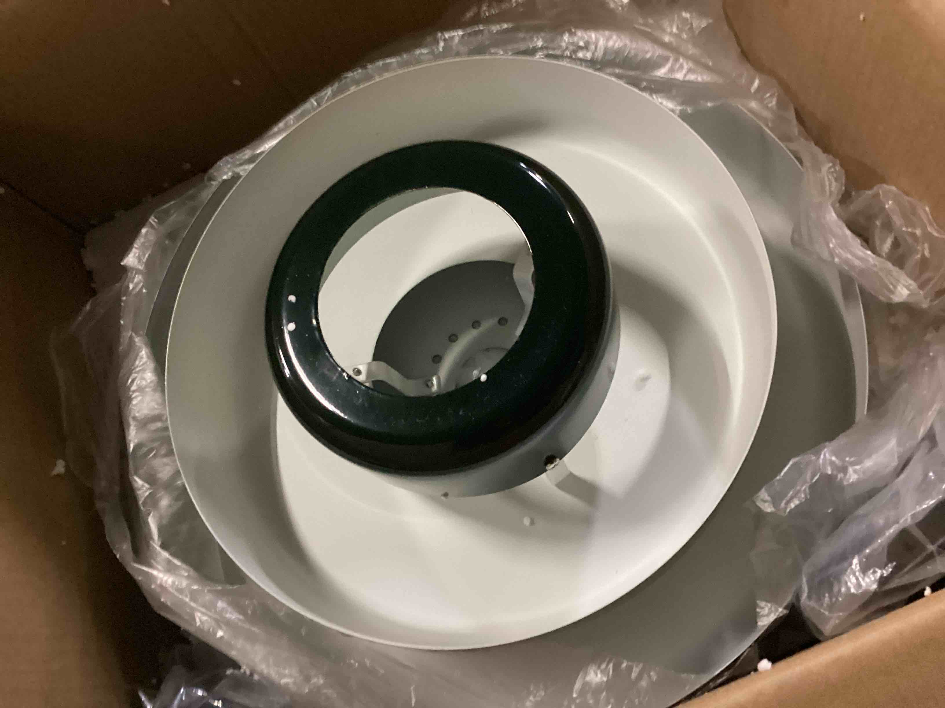 https://s3.amazonaws.com/lotting-images-prod/bidfta/RED6699567_1725641204986.jpeg