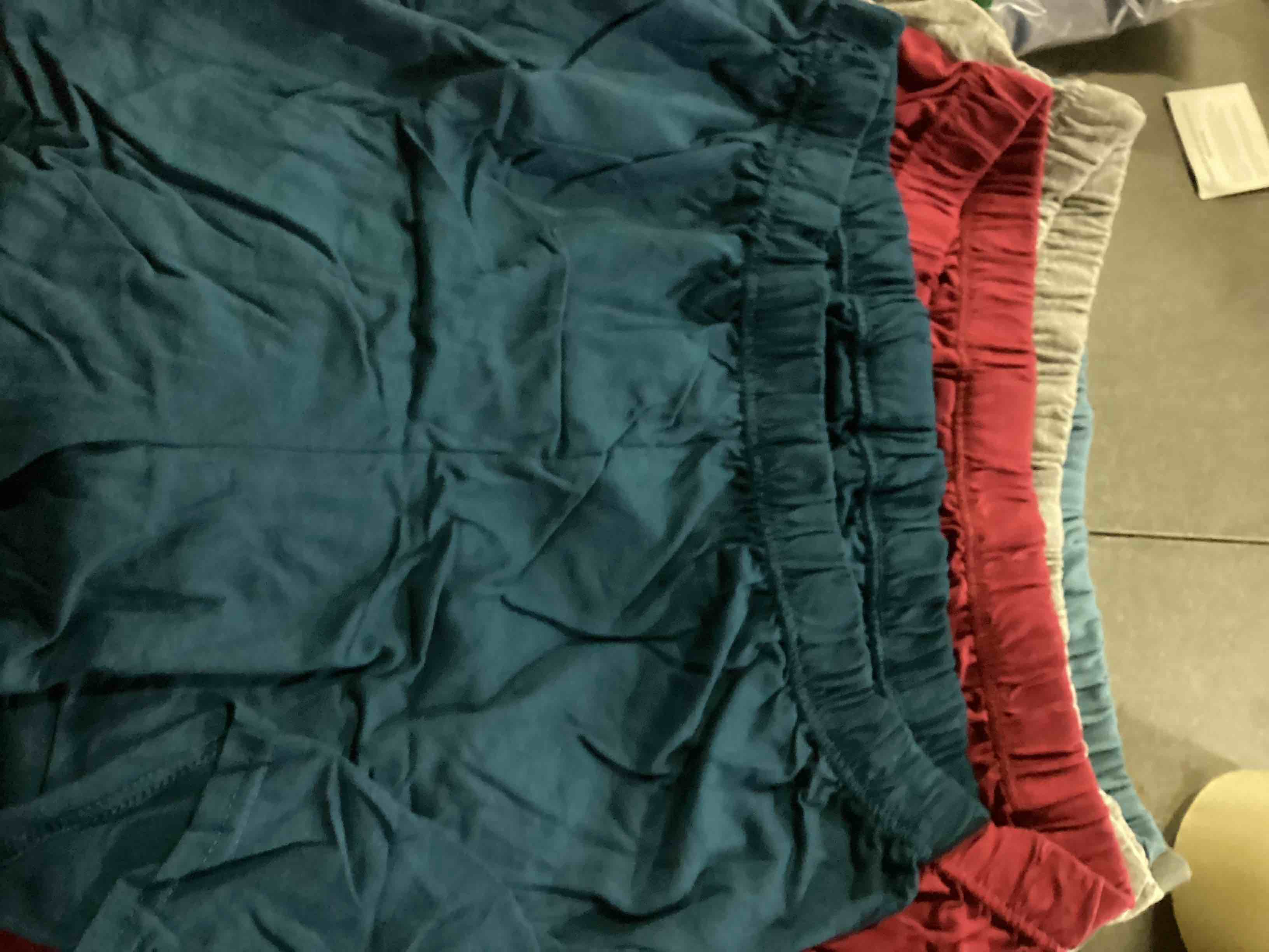 https://s3.amazonaws.com/lotting-images-prod/bidfta/RED6699855_1725903048777.jpeg